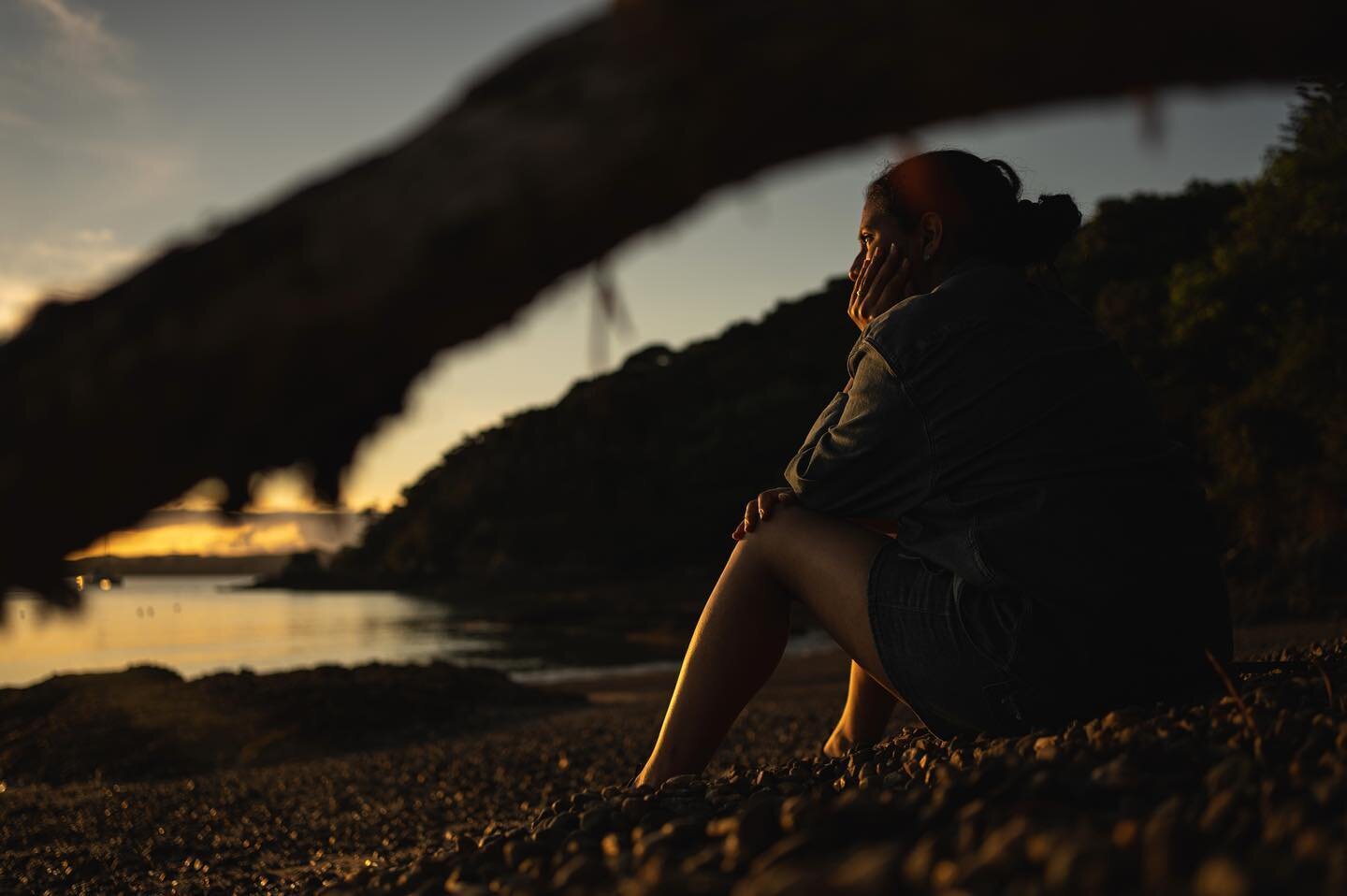 A pensive moment watching the sun set over Waitangi. Though we were only a 10 minute walk away from Russel, NZ's oldest European settlement, we had the beach entirely to ourselves. Definitely feeling some major gratitude that Aotearoa is our home.
.
