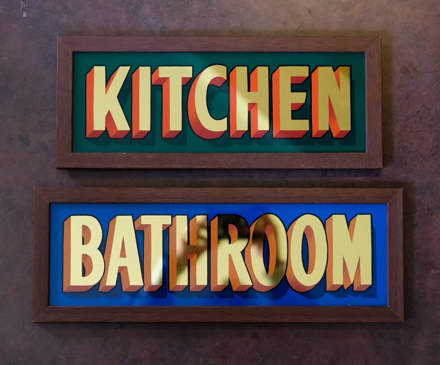Mini kitchen and bathroom signs now available to order (see website for info)

#kicthen #bathroom #artforthehome #kitchenart #bathroomart #signpainting #alwayshandpaint #goldleaf #gold #gilding