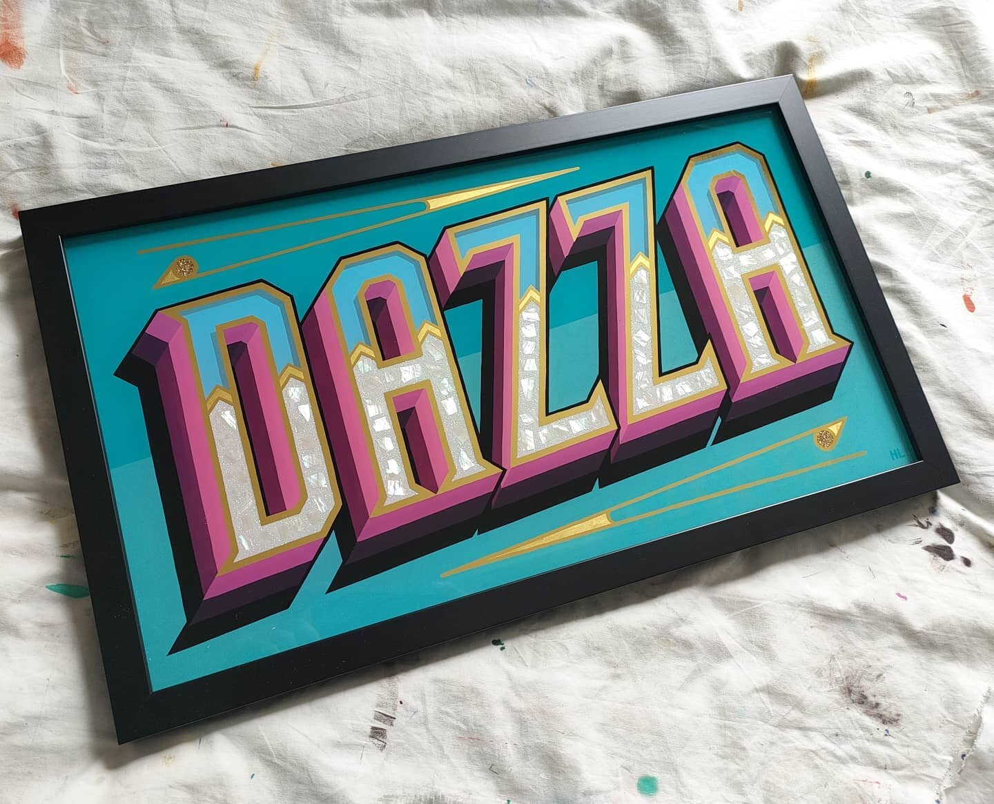 DAZZA! completed last week for @flossyfab, who also makes the most amazing jewellery! I am loving this style.of lettering at the moment, although it is a bit fiddly, it has no curves👍 easier and harder at the same time 🤦

#signpainting #singwriter 