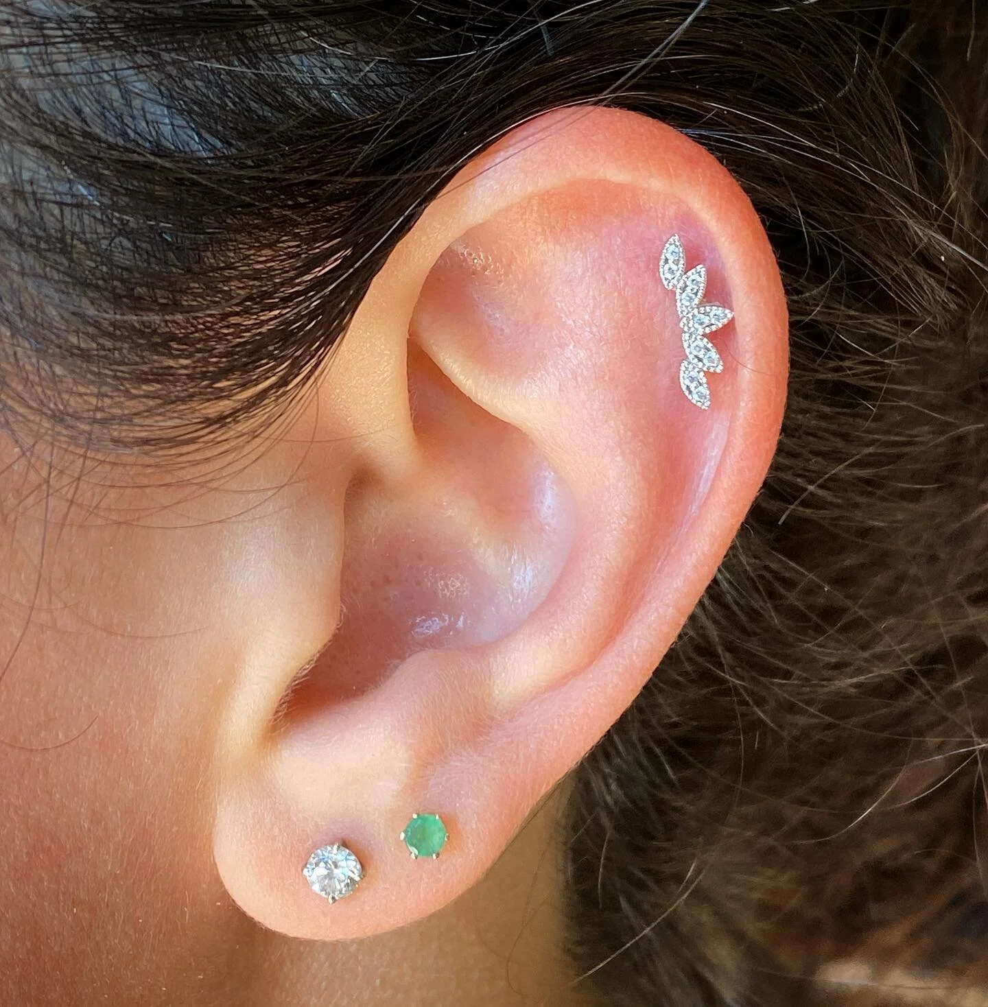 After a little social media break, we&rsquo;re back and we will have a lot of new content going up over the next week. We&rsquo;re going to start it off with this beautiful Helix Piercing for Sammy featuring a 14k White Gold &amp; Diamond piece from 