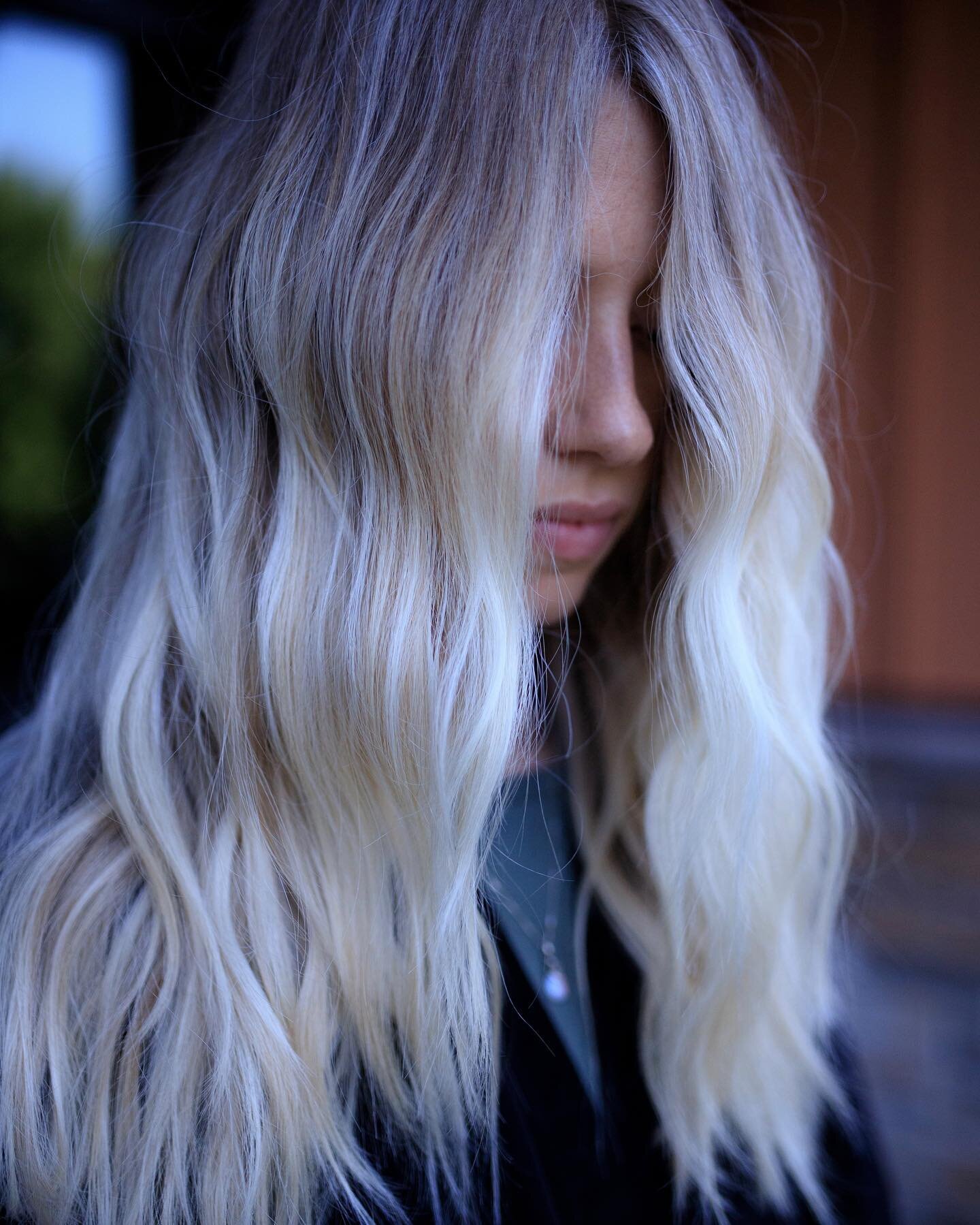 This is FOR sure the most satisfying blonde I&rsquo;ve done. 🤤
.
@bethconlinhair
#bethconlinhair
.
@behindthechair_com @modernsalon @american_salon @beautylaunchpad @manesddicts @mastersofbalayage @bestofbalayage
.
#behindthechair #modernsalon #amer