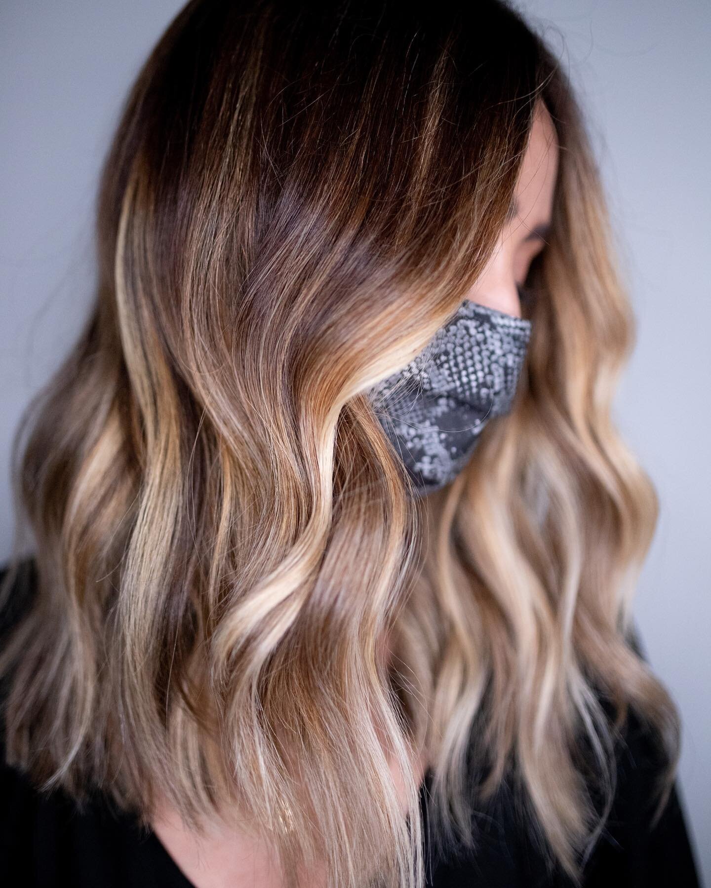 Is it just me or does this hair kind of make you excited for fall? 😋🍂
.
@bethconlinhair
#bethconlinhair
.
.
@behindthechair_com @modernsalon @americansalon @bestofbalayage @maneaddicts @beautylaunchpad @balayagist @citiesbesthairartists @mastersofb