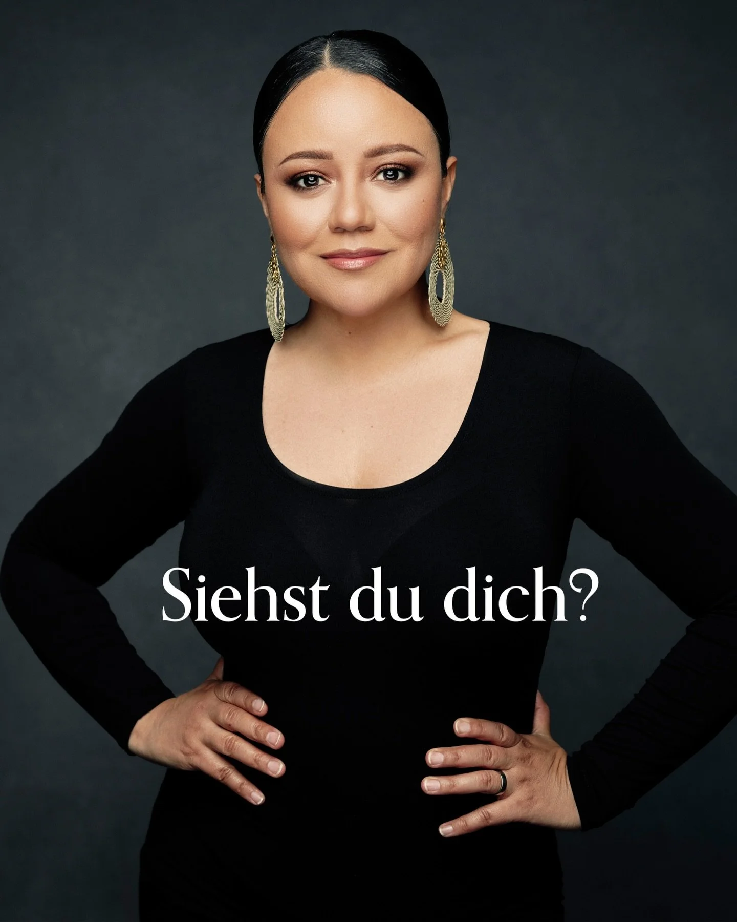Wann hast du dich das letzte Mal wirklich gesehen? 2026 ist das Jahr, in dem du dich selbst mit neuen Augen betrachtest. 💫 Kommentiere &ldquo;ICH&rdquo; f&uuml;r alle Infos zu deinem Shooting.
✨
#frauenfotografie #portraitfotografie #frauenpower #In