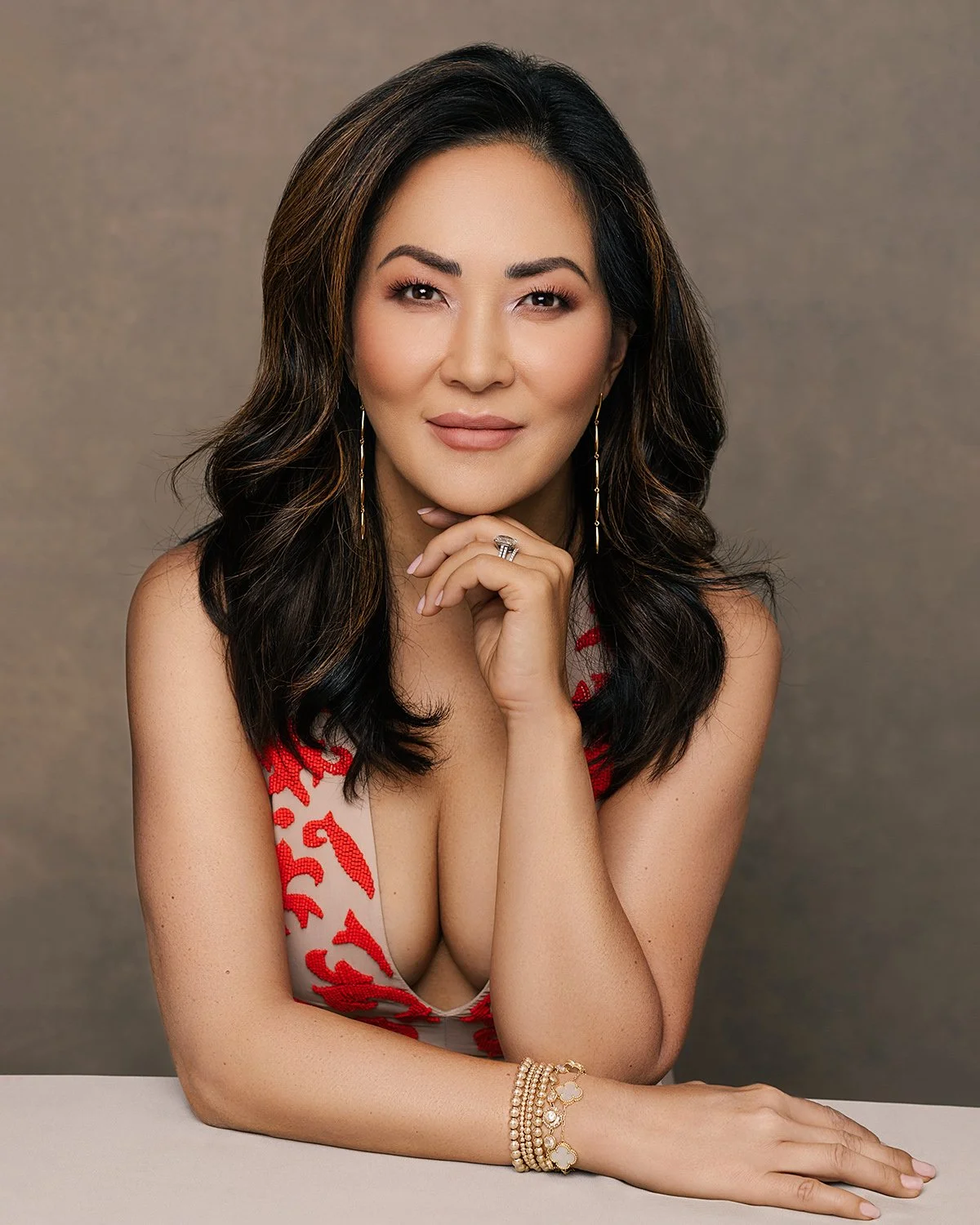 Some women spend a lifetime building something extraordinary.
Dr. Marie Jhin has done exactly that.
A board-certified dermatologist, entrepreneur, author of two bestselling books, former Stanford clinical instructor, and Chief Medical Officer helping