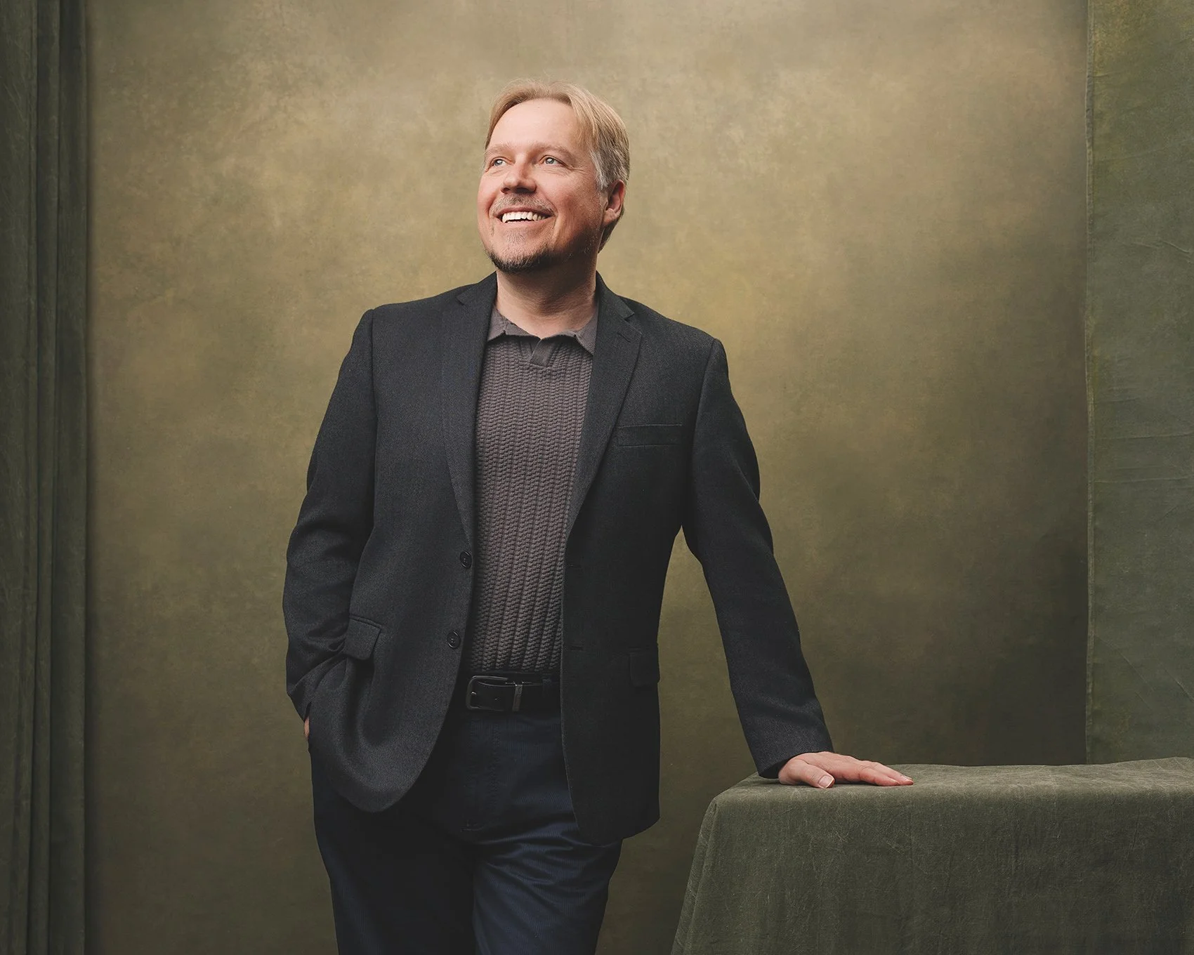 High-end personal branding photography for entrepreneur Innsbruck by Mayumi Acosta