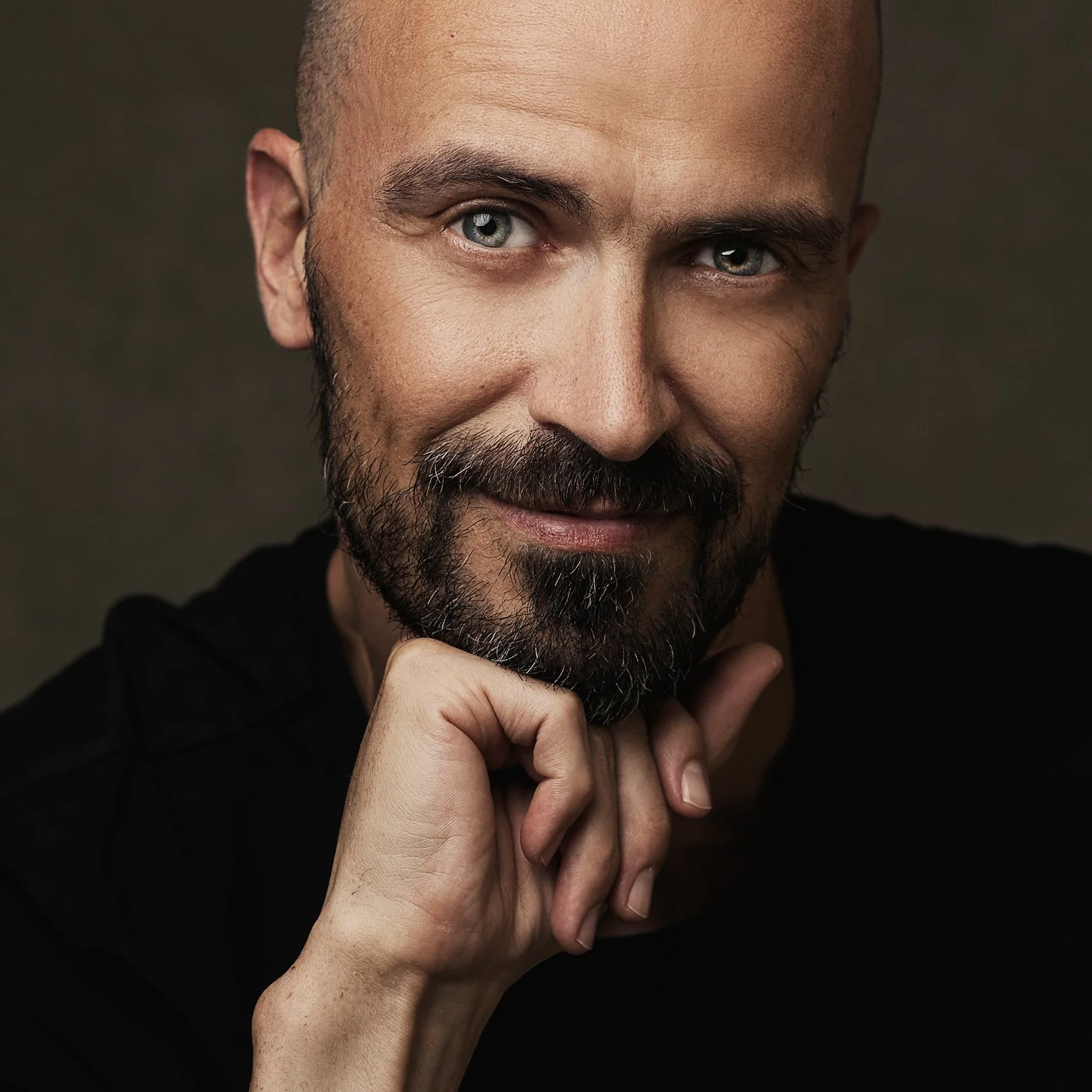 Studio portrait of client Walter Ritter by portrait photographer Mayumi Acosta Innsbruck Austria