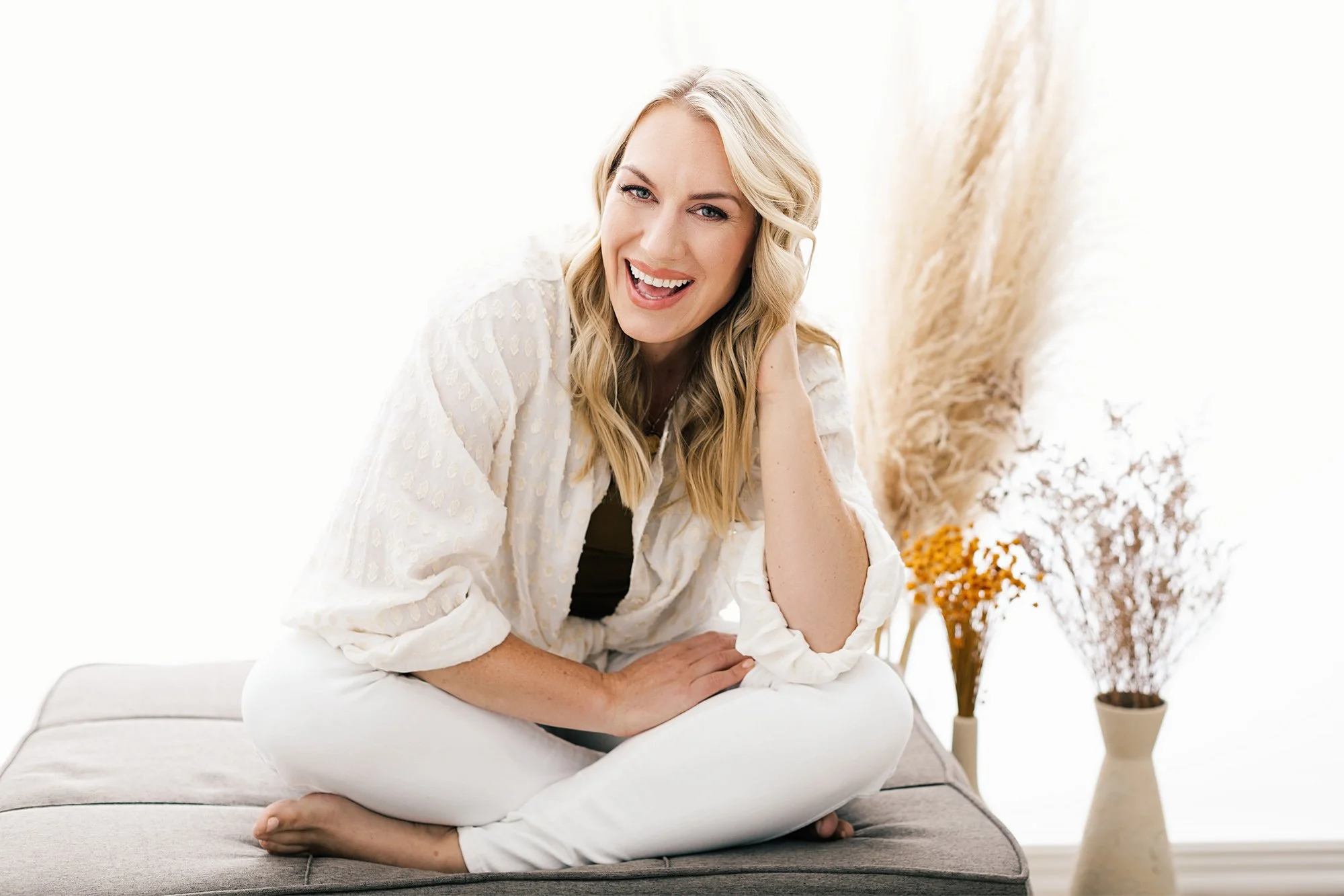 Modern personal branding portrait of a woman by portrait photographer Mayumi Acosta Innsbruck Austria