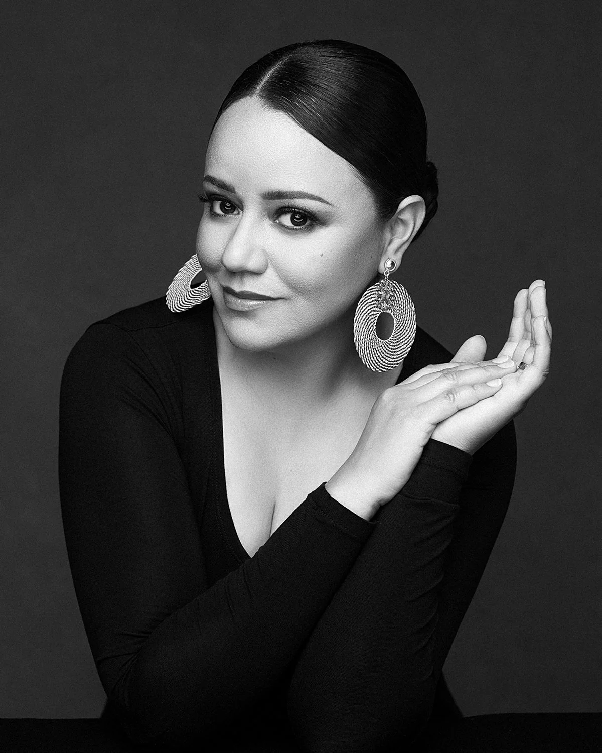 Portrait of award-winning Innsbruck portrait photographer Mayumi Acosta in her private luxury portrait studio in Austria.