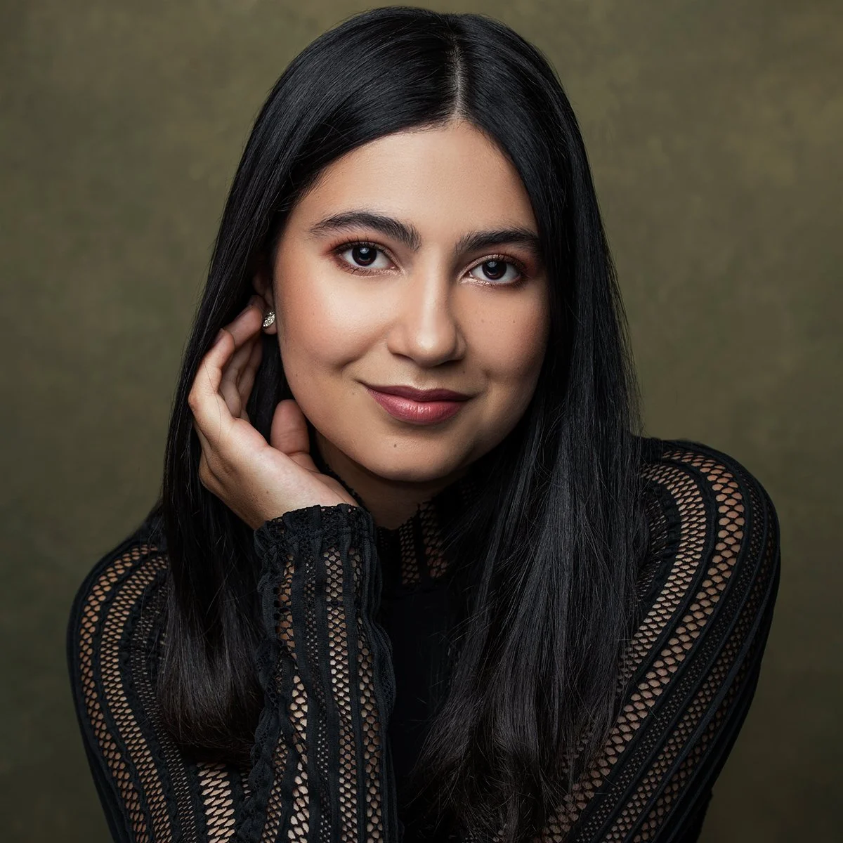 Studio portrait of client Anne Tarazona by portrait photographer Mayumi Acosta Innsbruck