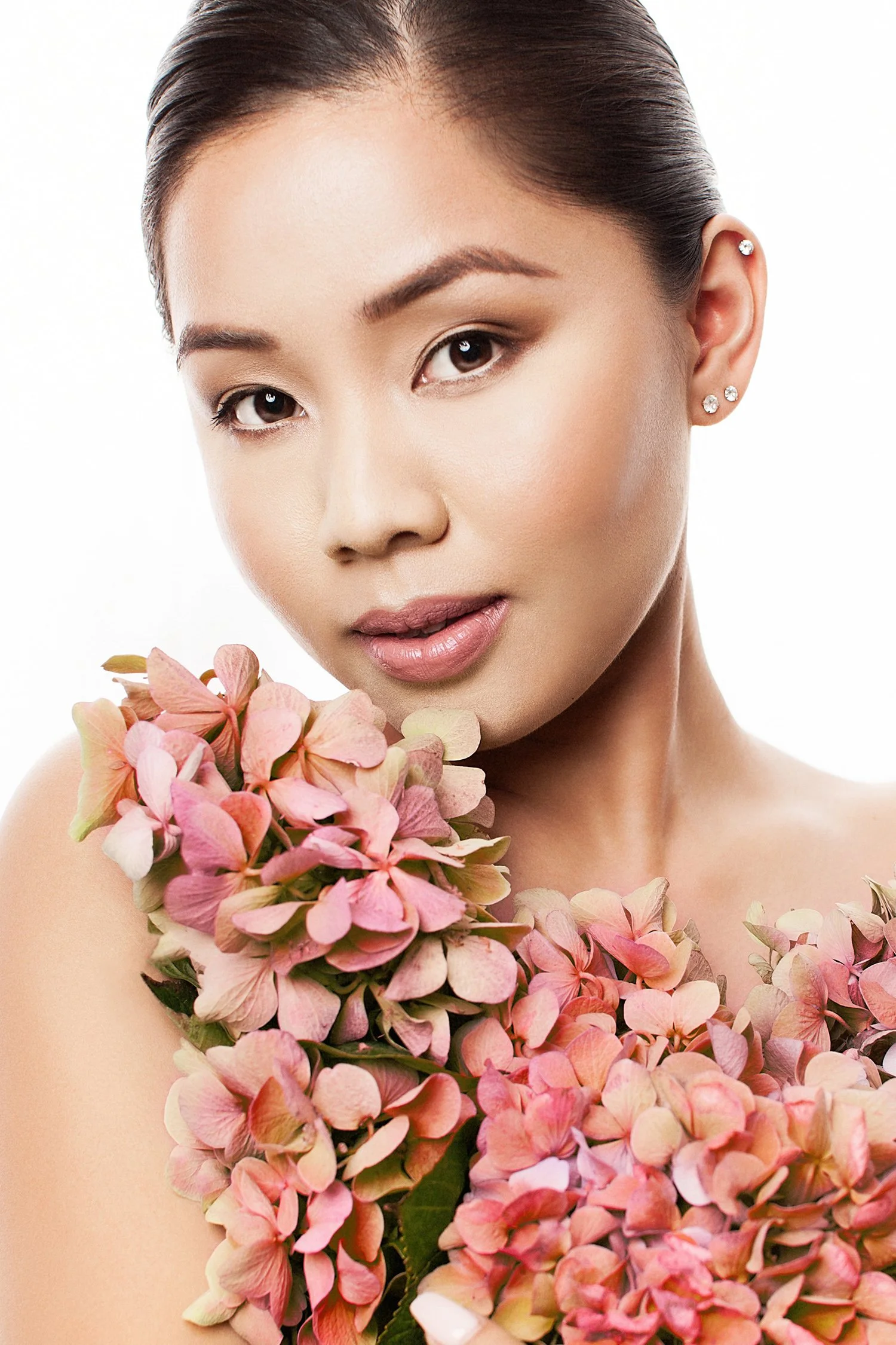 Luxury beauty editorial portrait by Mayumi Acosta Photography, Innsbruck Austria. Exclusive portrait studio for women seeking a transformative, magazine-quality experience in Tirol.