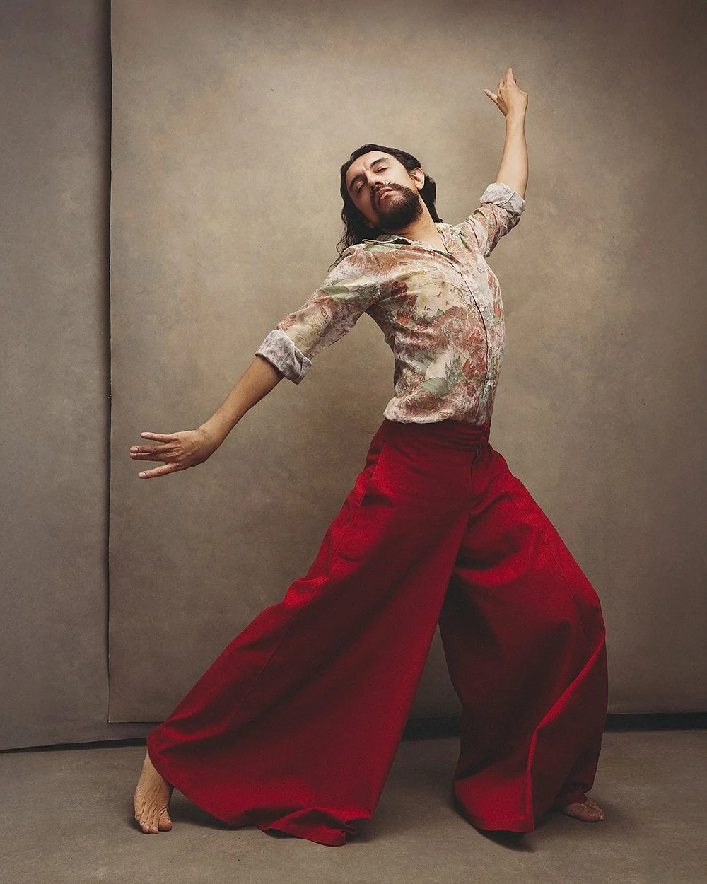 editorial-portrait-male-dancer-innsbruck-studio-mayumi-acosta.jpg