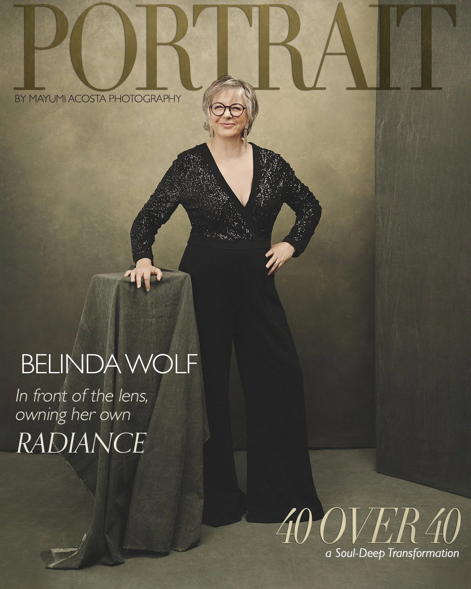 Portraitfotografie Innsbruck – Belinda im Schminkstuhl, Augen geschlossen, ein ruhiges Lächeln – 40 Over 40 Photography Project by Mayumi Acosta Photography, Fotostudio Innsbruck, Tirol