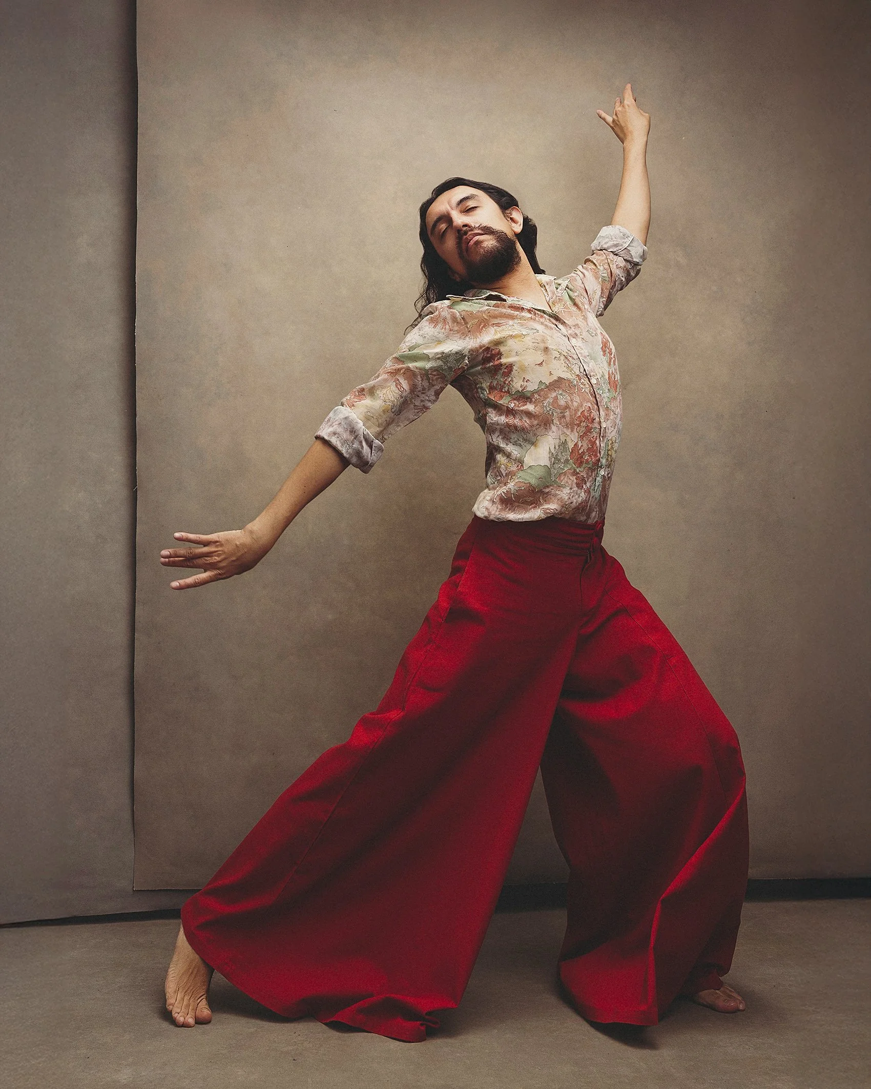 Editorial studio portrait of a male dancer in Innsbruck by portrait photographer Mayumi Acosta