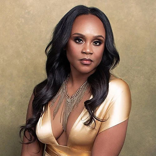 Glamour studio portrait of client Shundria Reed by portrait photographer Mayumi Acosta