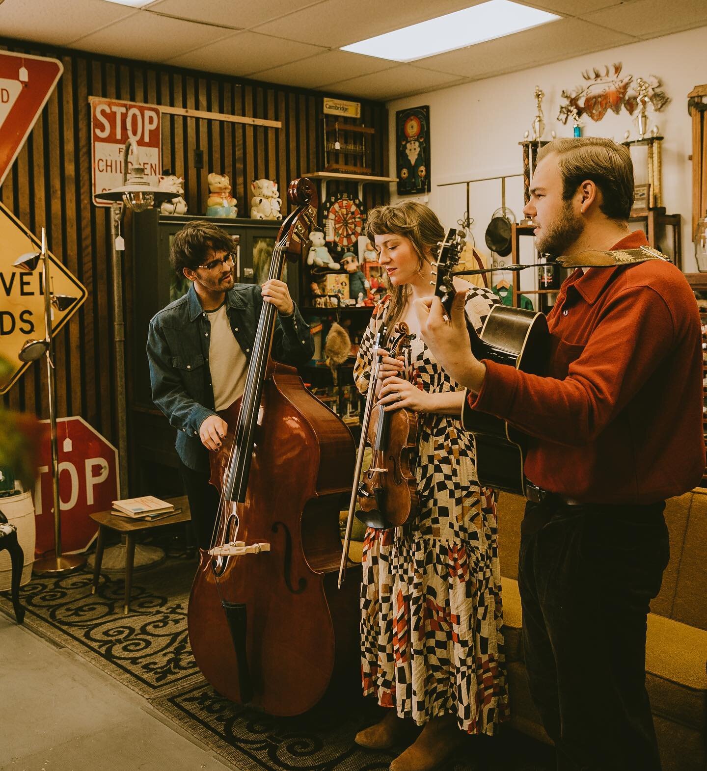 See y&rsquo;all tonight (10/14) at @soldiervalleyspirits from 7-9:30pm 🌻✨

📸: @sarahjeanne.photography