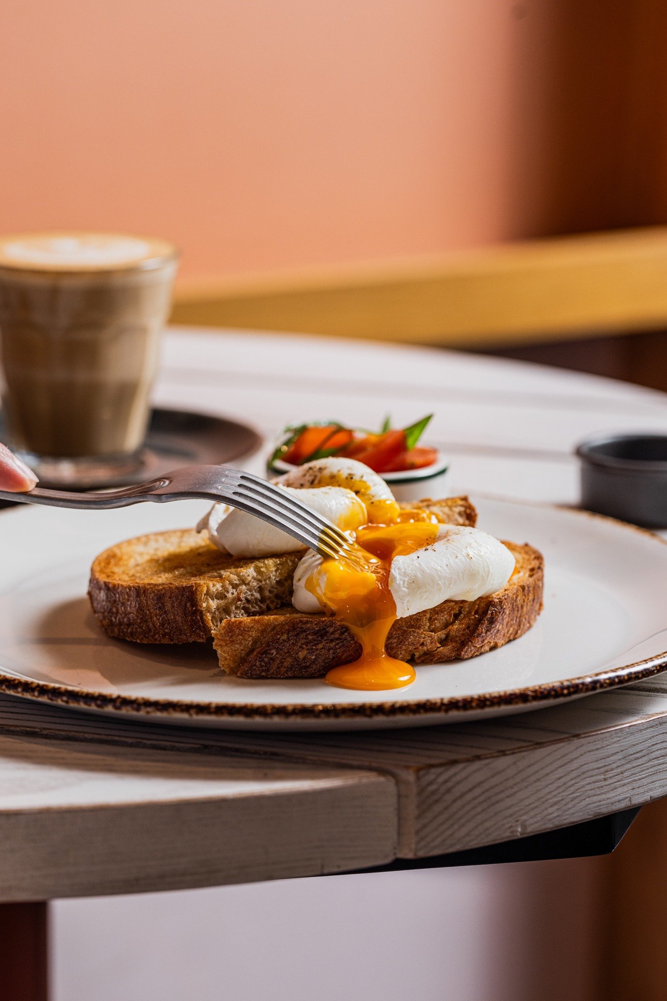 A refined start to the day.
Hester&rsquo;s breakfast favourites, crafted with quality ingredients and calm CBD energy.
Settle in and ease into the morning.