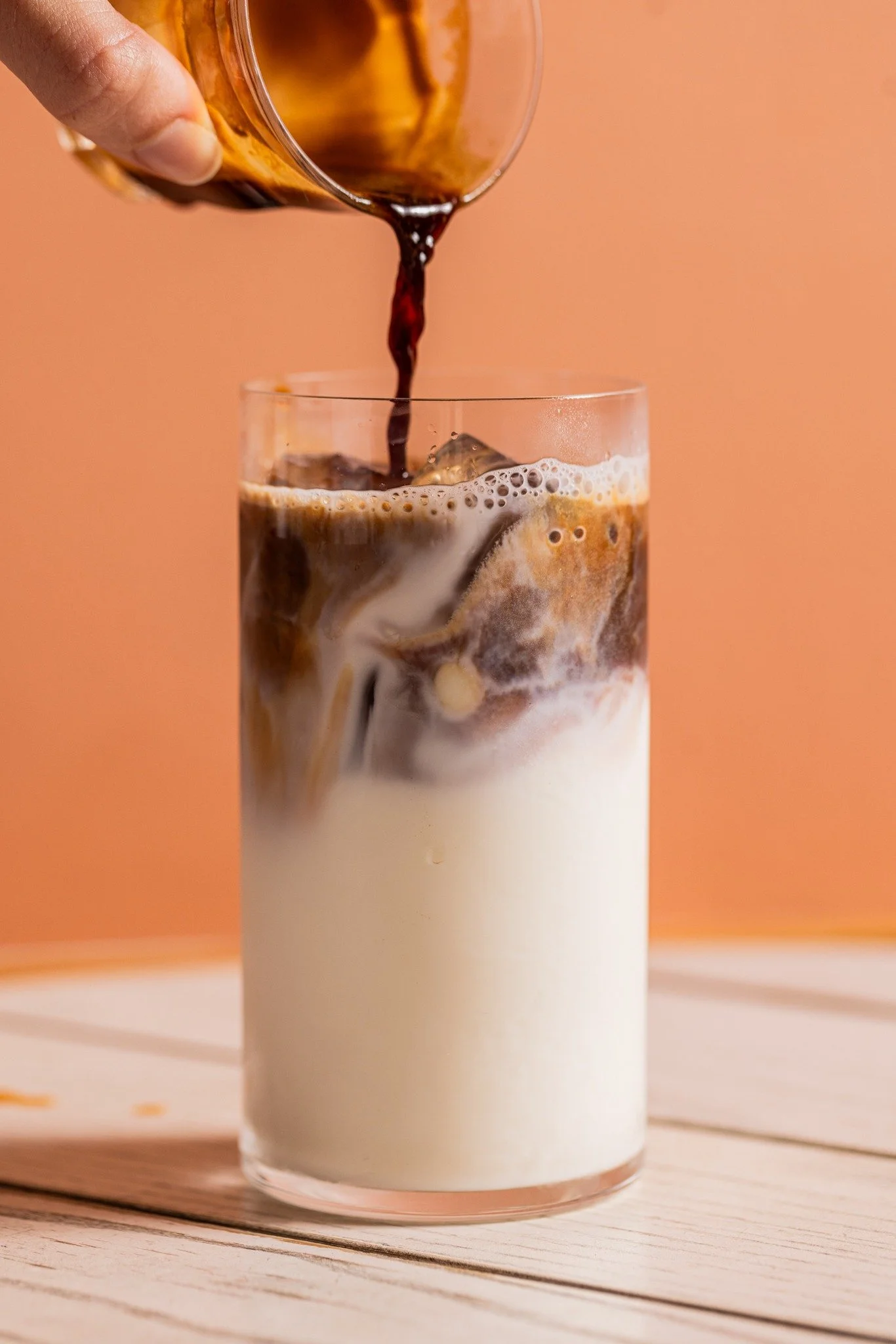 That first sip moment ☕️
Iced, poured fresh, and exactly what your morning needs.