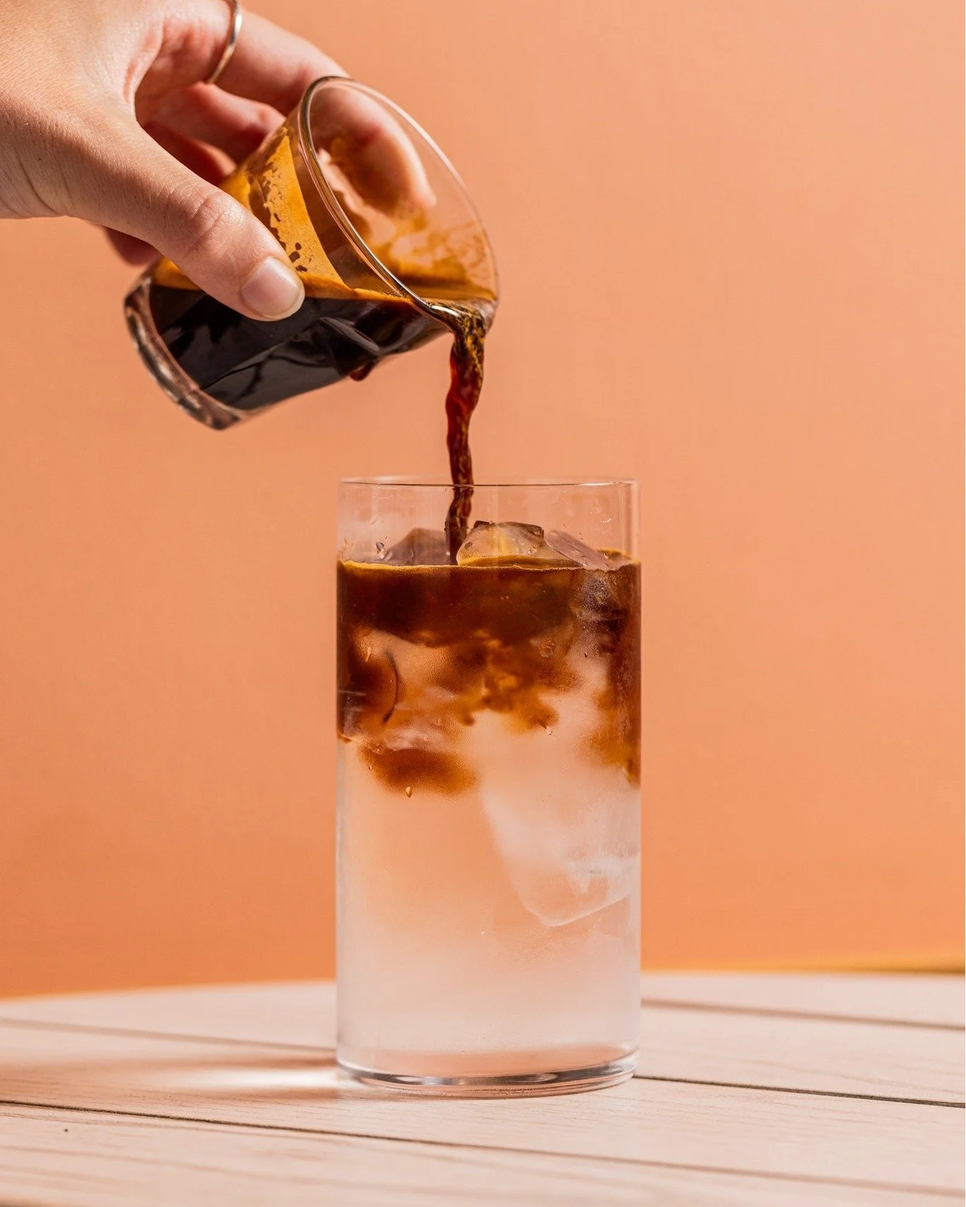 Scroll to pour 🧊

Make the most of the warmer autumn days with an iced coffee to kickstart your morning commute.

See you in the CBD for your morning pick-me-ups and afternoon treats.