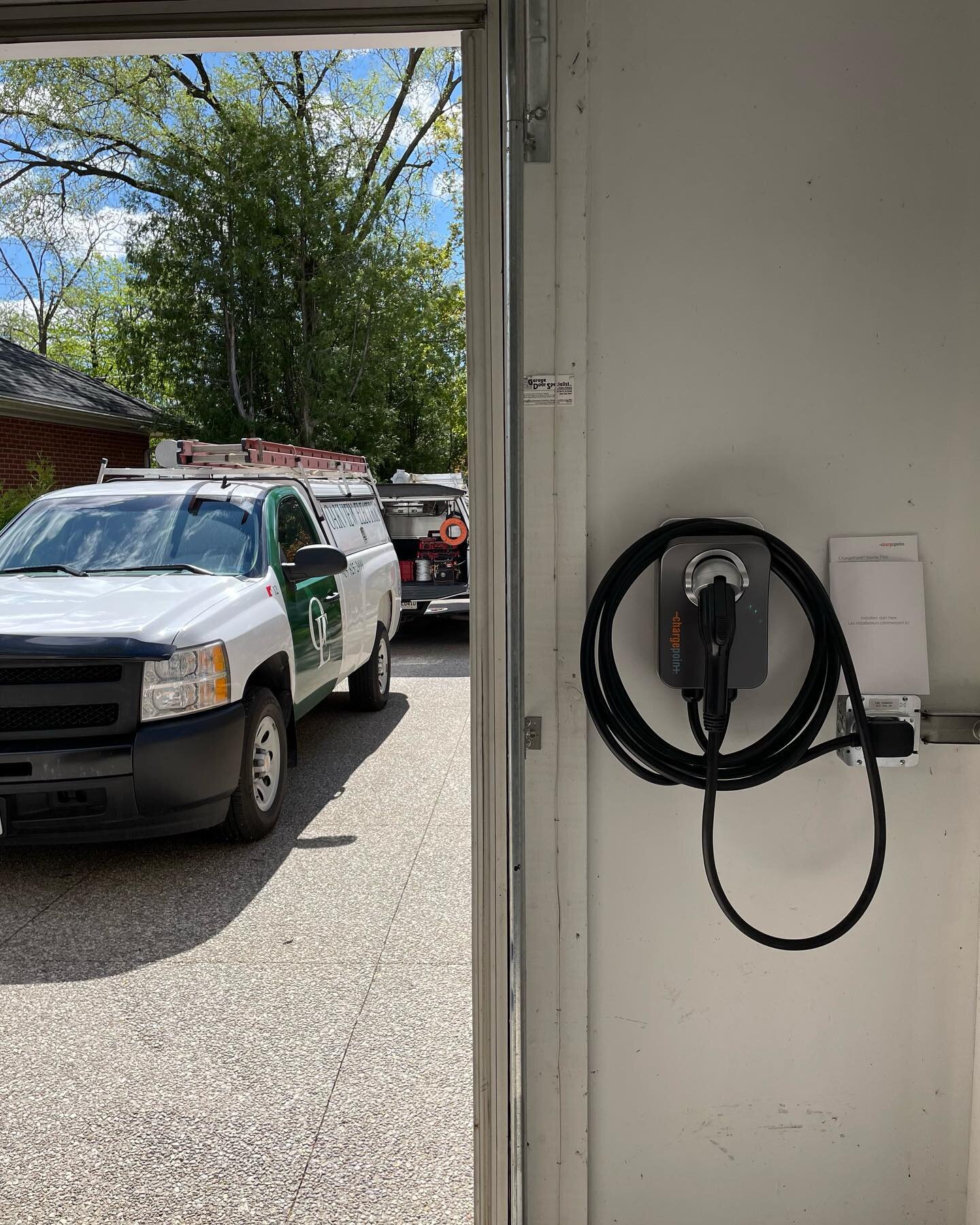 @chargepoint charger install this morning. 🚛🚛⚡️#EVcharger #EV #Oakville #Burlington #Mississauga #chargepoint
