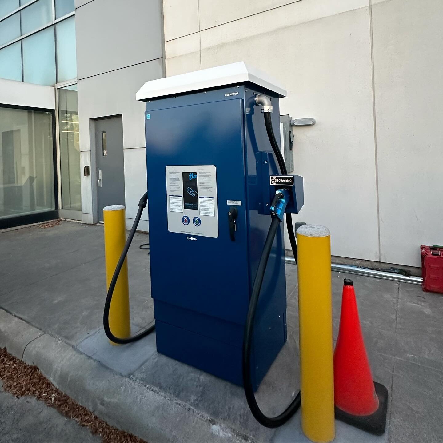 Recently completed 100kw charger. ⚡️⚡️⚡️🚛🚛🚛 #EV #charger #electricvehicle #flo #cars #evcharger #oakville #burlington #gta