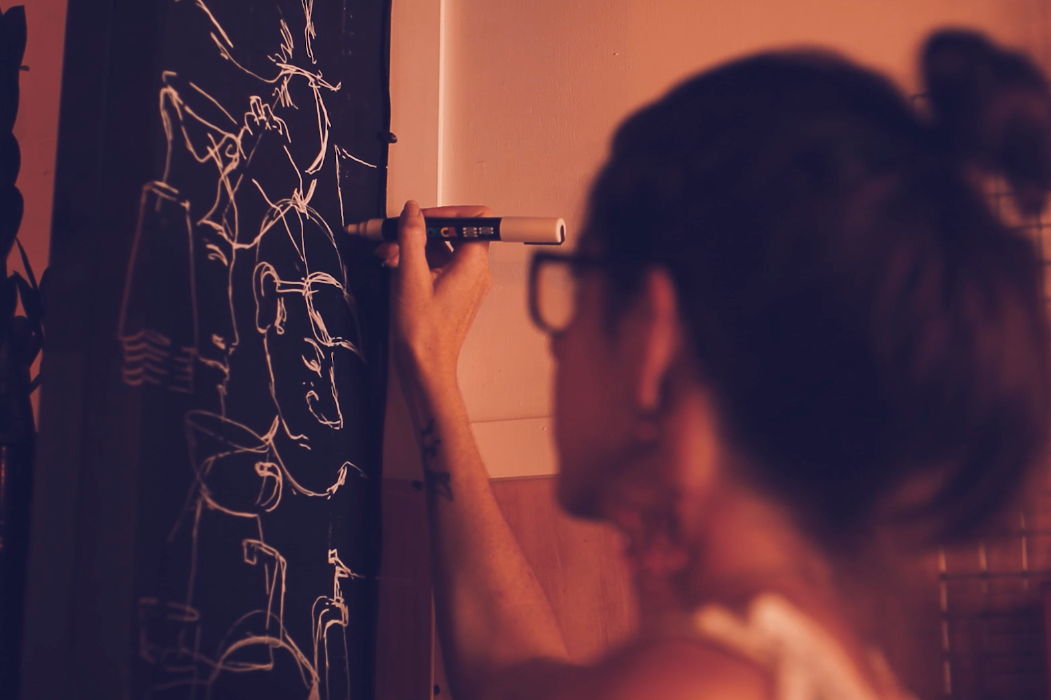  Live Drawing performance on the walls of Humdrum Cafe. Drawing in real time, Zoe used blind contour and life drawing techniques to convey moments in time. Captured only by her hand and eyes, rather than constructing drawings from memory or by design