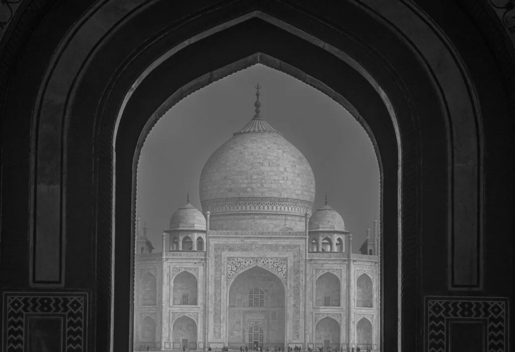 1022Susi-NoddingTaj-Mahal0.jpg