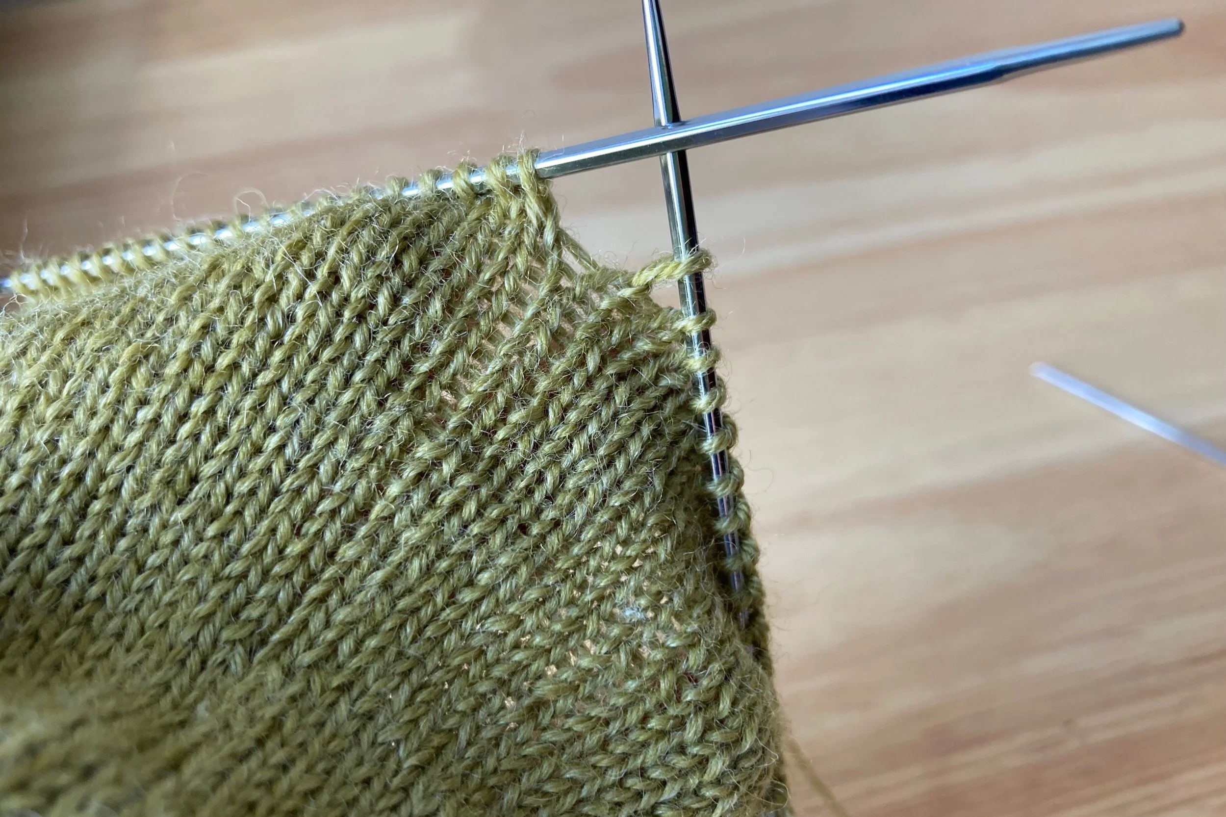 Avoiding Ladders When Knitting in the Round — flock Sustainable Yarn