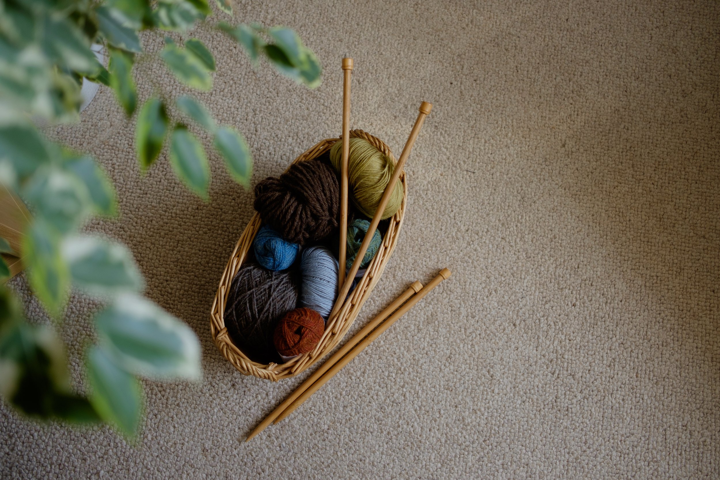 A Beginner's Guide to Choosing Knitting Needles — flock