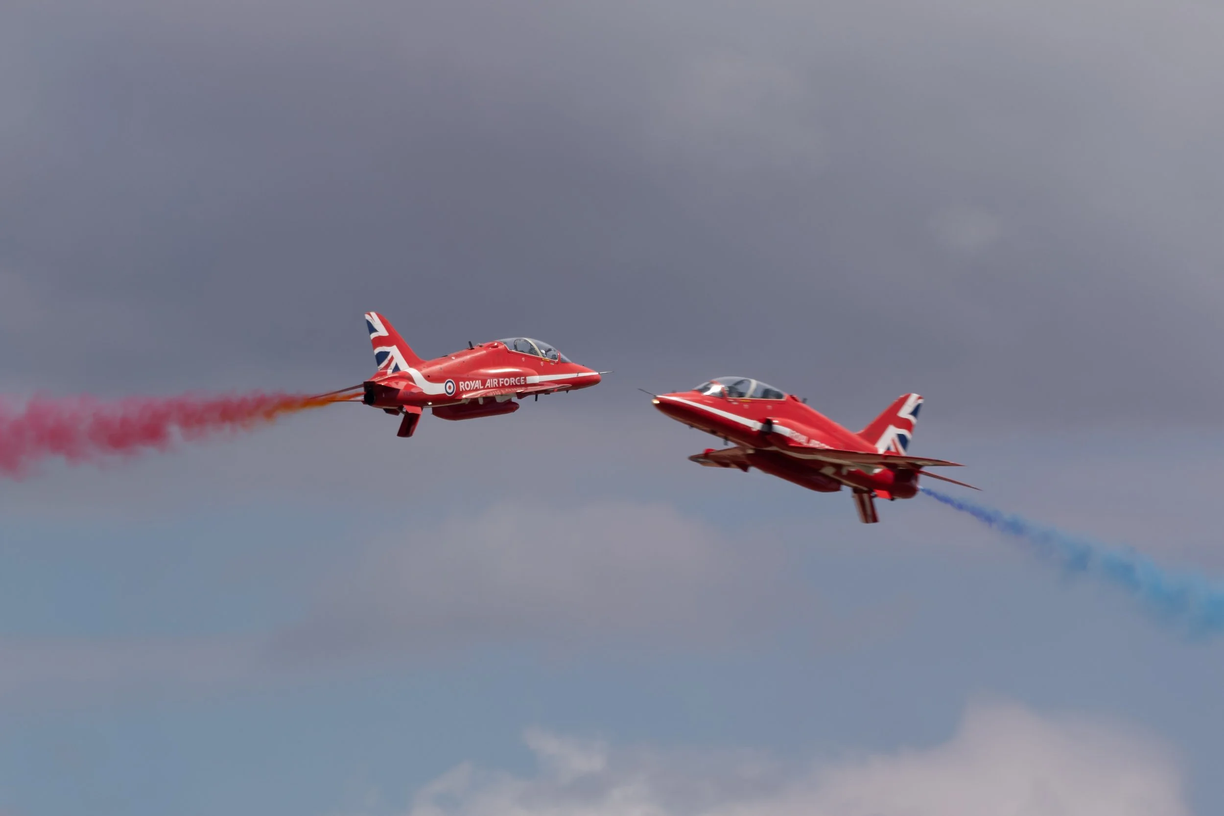 Red Arrows 'Head to Head' (Copyright 2024 © peterclaphamphotography) 