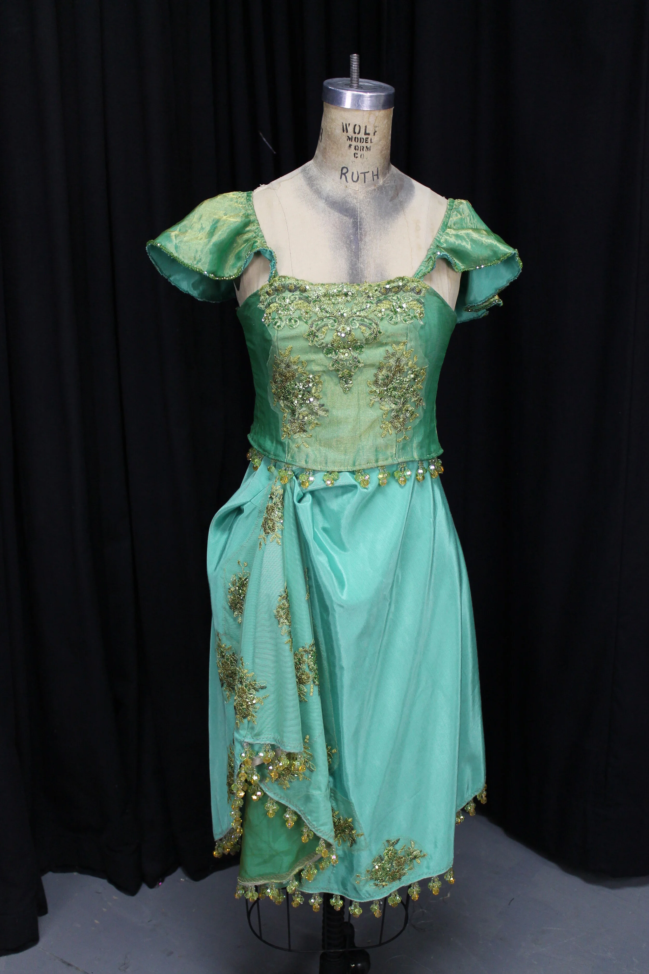 Front View of Princess Nekaya Dress
Utopia, Limited
Costume Designer: Amber Cook