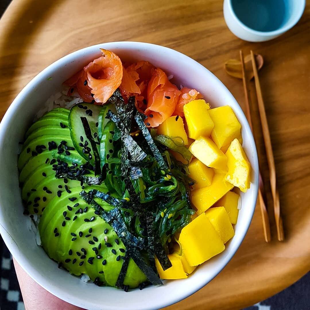 Salmon Avocado Mango Poke Bowl for lunch...my tummy is going to be so so happy today!😋😍🤤
.
.
Have you tried poka bowls before? How do you like it?
Let us know in the comment section below 👇🏻😊
.
.
𝙃𝙖𝙫𝙚 𝙖 𝙜𝙧𝙚𝙖𝙩 𝙙𝙖𝙮 𝙩𝙤𝙙𝙖𝙮! 𝙊𝙡𝙞