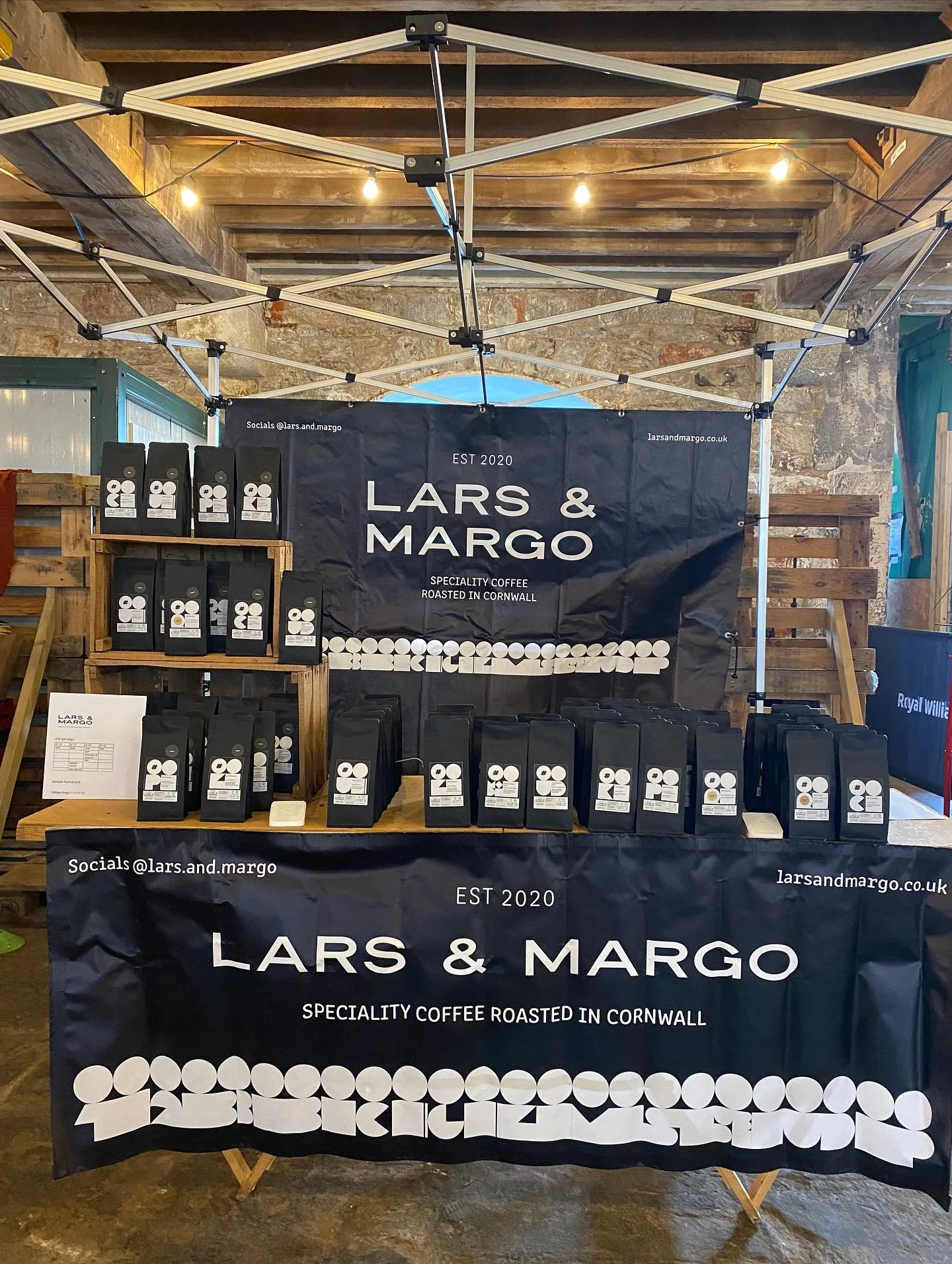 We&rsquo;re back in the Melville Building @royalwilliamyd for TODAY&rsquo;S Sunday market! Let&rsquo;s do this! 

#plymouth #devon #sunday #localmarket #localroaster #larsandmargocoffee #smallbatch #coffeevibes #coffeebeans #roastingontherame