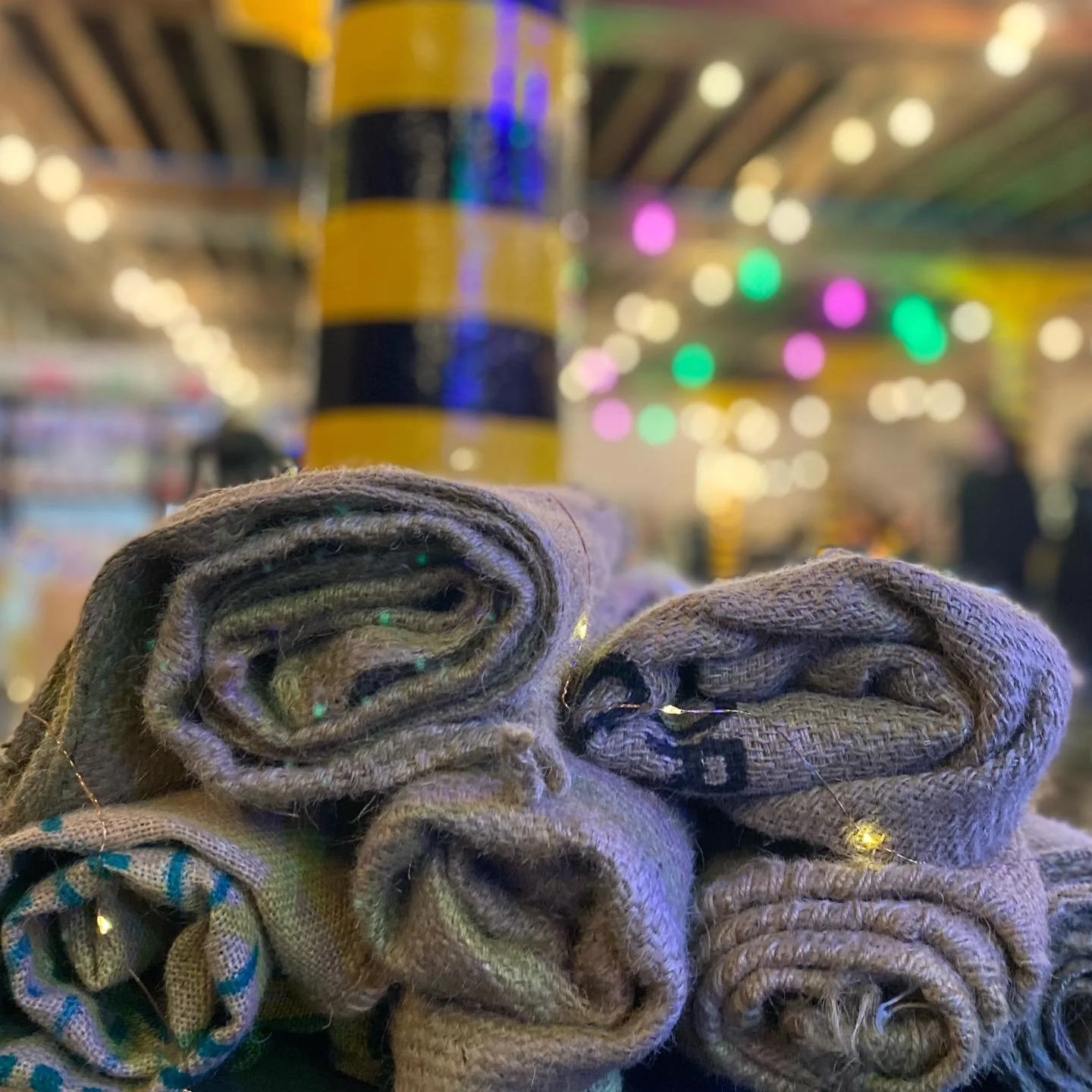 &pound;5 per sack&hellip;sacks to hide those gifts! Or store your logs&hellip;or planting your potato&rsquo;s in the new year! So many options! 

#coffeesacks #textiles #localroaster #cornwall