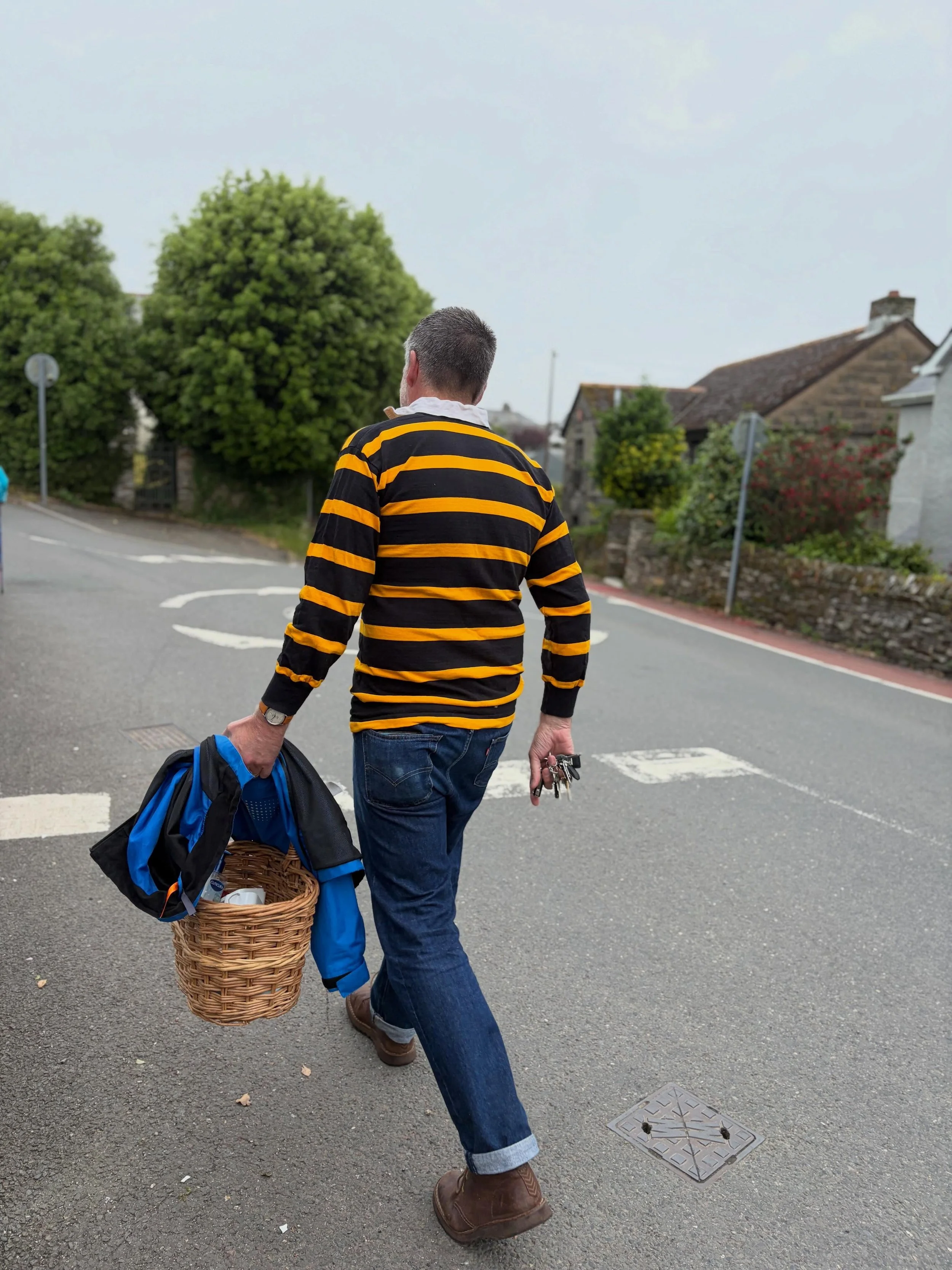 @royalwilliamyd Market bound are we though I&rsquo;m hoping our Devon neighbours and hosts will warmly welcome the Cornish Rugby attire (the original 1992 County Team shirt and it still fits! 🙌🏼 though a loss at that time in the finals to Lancashir