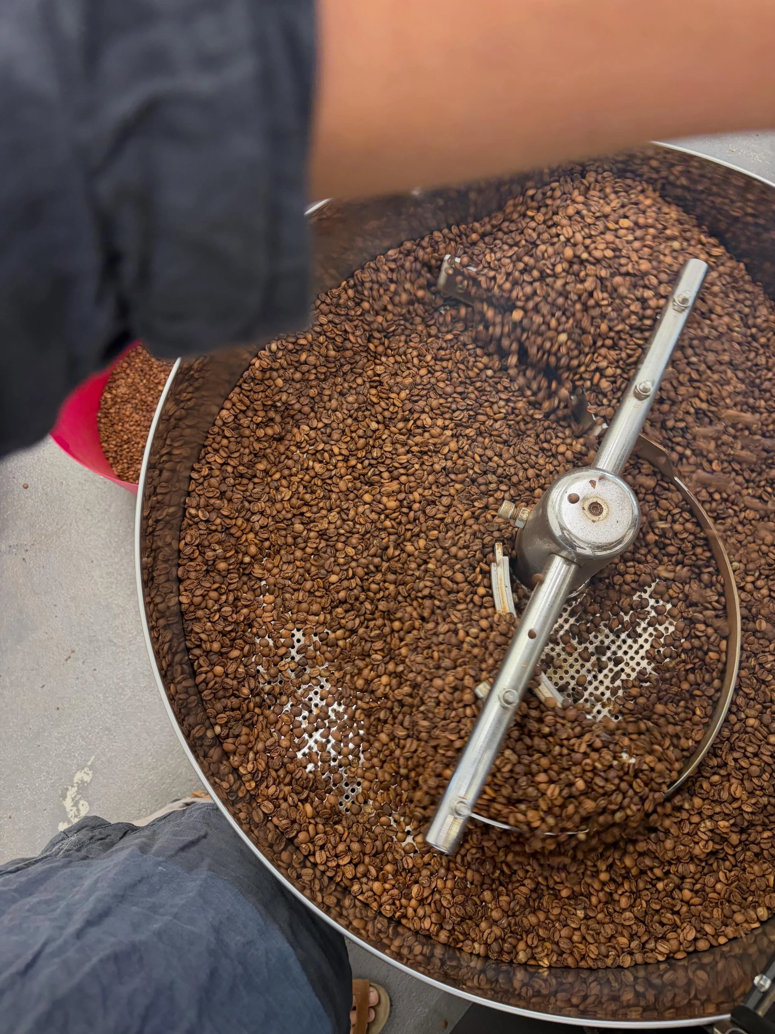 Hello Friday&hellip;

Another partner-order roast for French Press done 

#morningroasting #fridaycoffee #larsandmargocoffee #coffeetime #cornwall