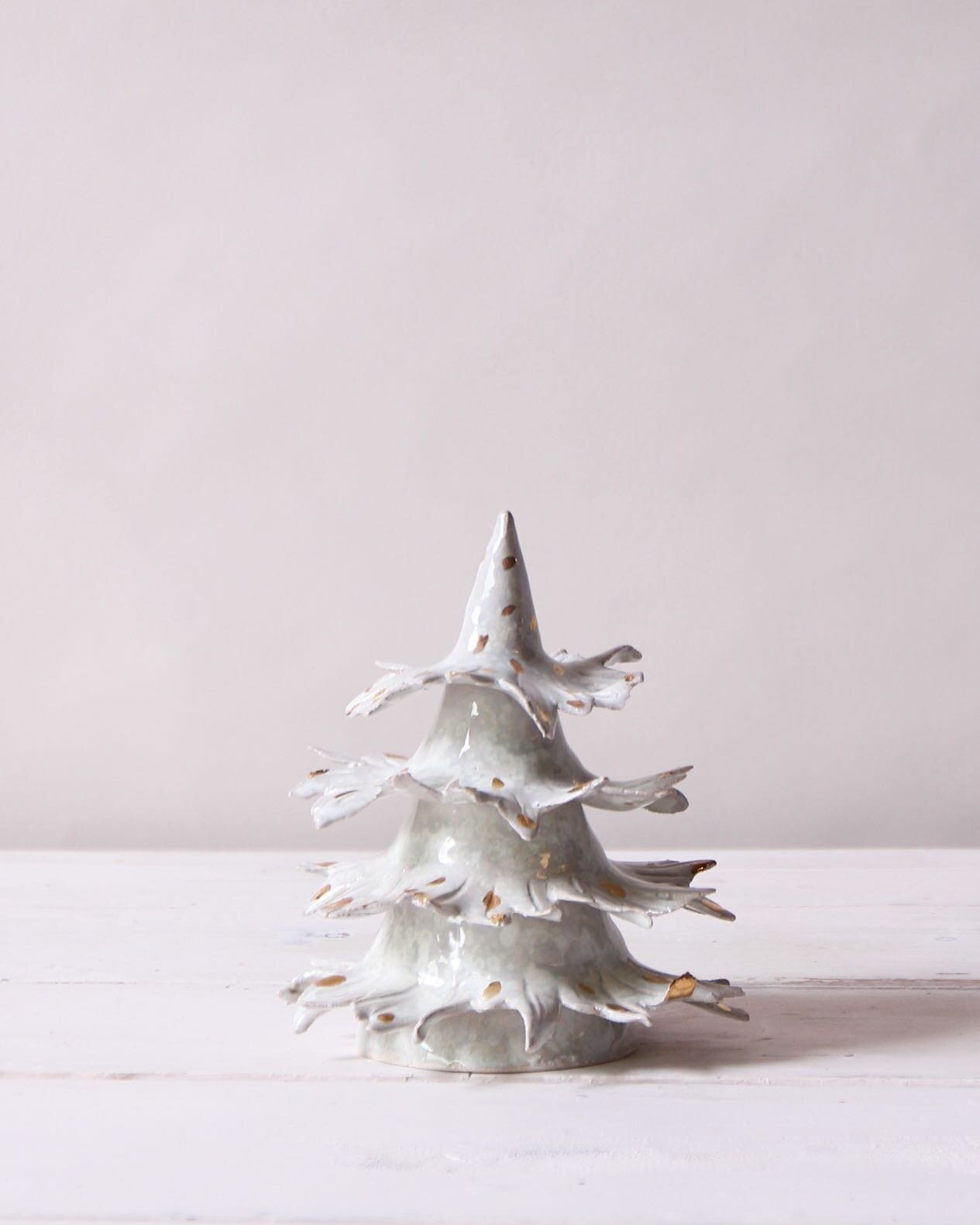 One of my favourite small Christmas trees up on the website, although I must say they&rsquo;re all my favourite 😄 
Margarite &amp; Gold. 

* All items are made to order! *

#blackdownhills #blackdownhillsaonb #ceramics #ceramicartist #pottery #local