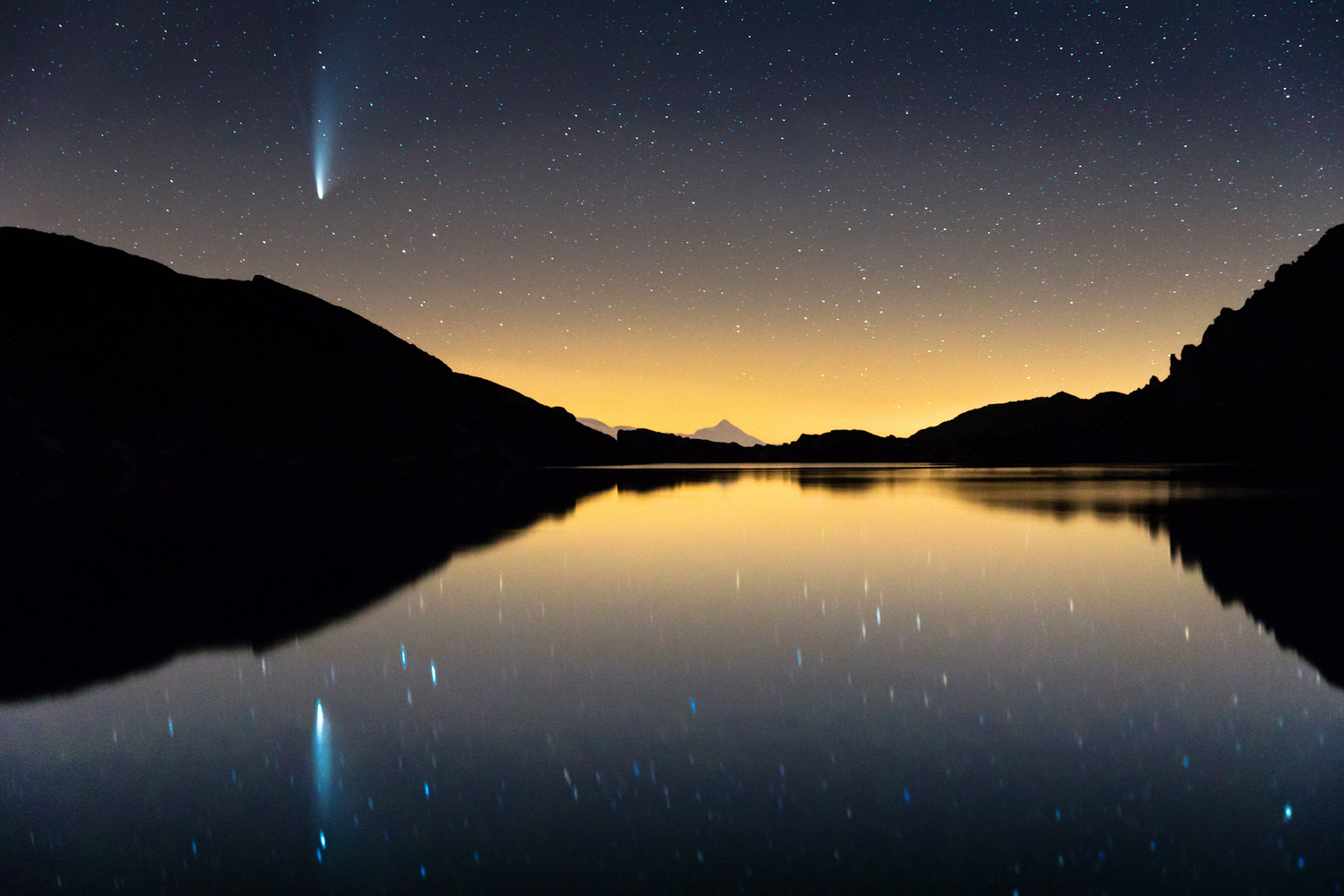 Comet C/2020 F3 (NEOWISE) over Lac des Vaux in Verbier 20th July 2020