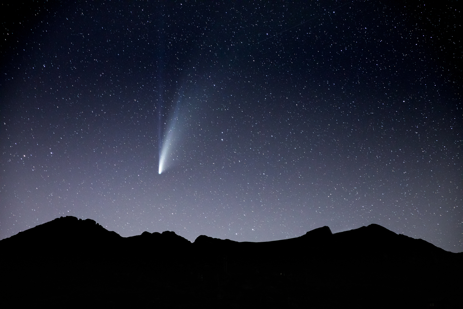 Comet NEOEWISE - II shown at 30 x 20cm (Standard 3:2) in a living room