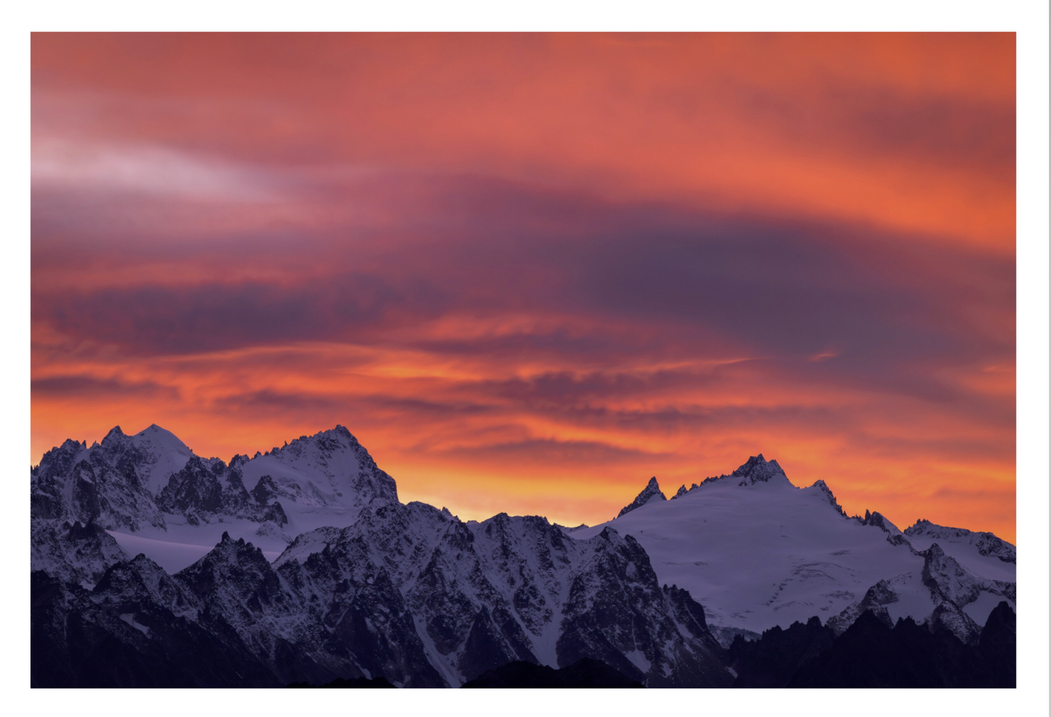 Les Massifs on fire shown at 30 x 20cm (Standard 3:2) in a living room
