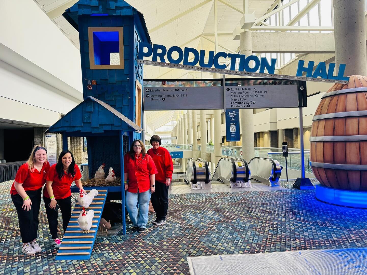 Some of the Momentum team members took a trip to Atlanta to see how the progress was at @ippeexpo 

#eventmanagement #tradeshow #installandismantle #momentummanagement #exhibition #tradeshows #tradeshowbooth #events #tradeshowdisplay #productlaunch #