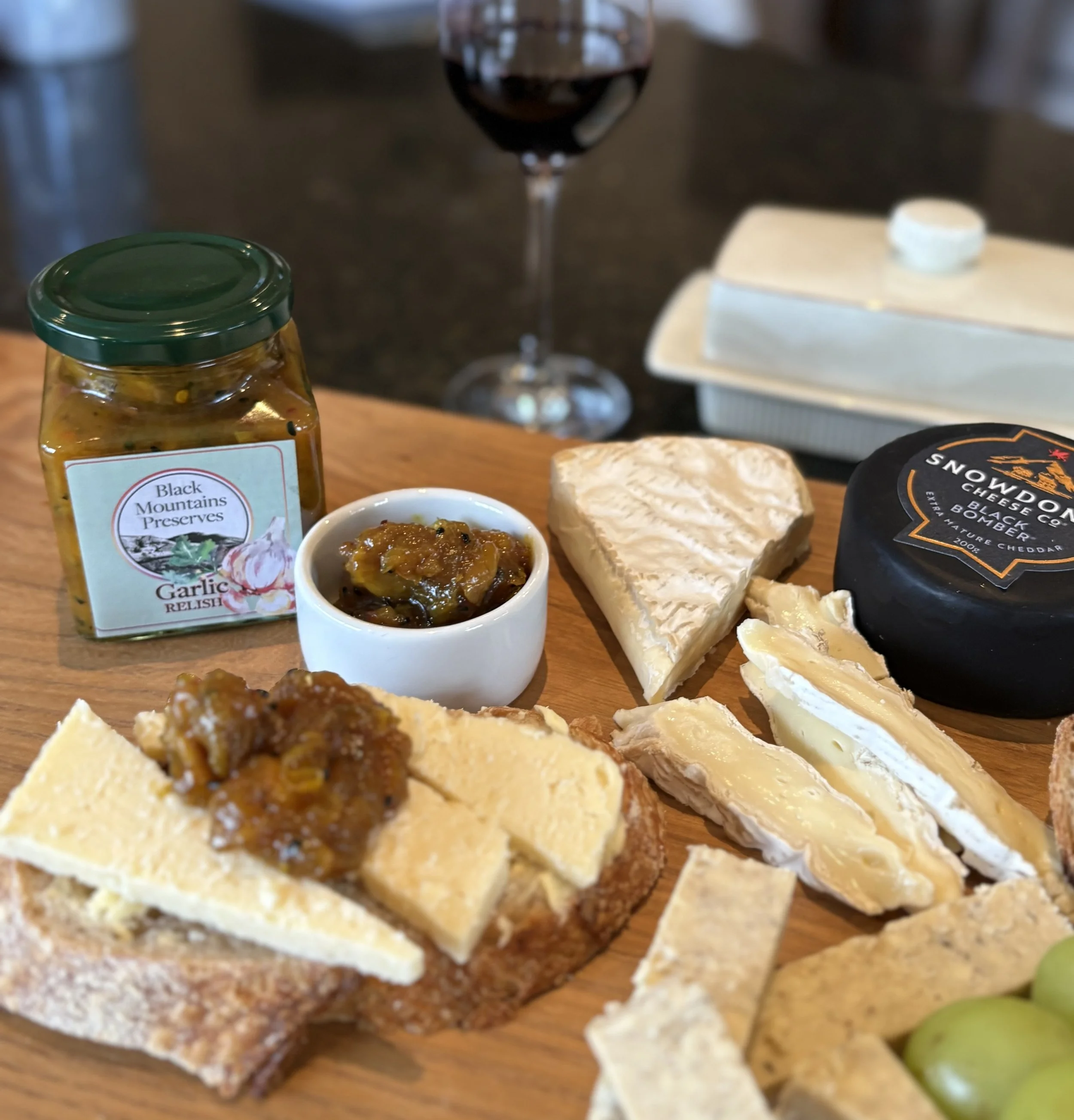 Garlic on cheese and pobl bread IMG_7956.jpg