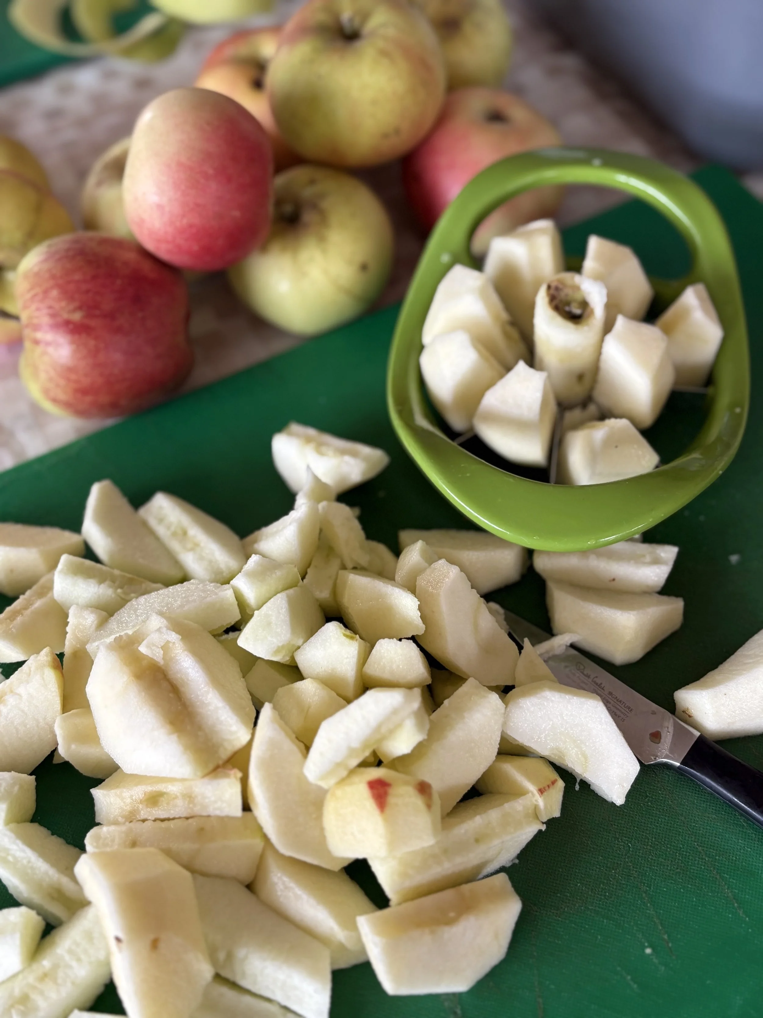 Copped and peeling Apples IMG_4860.jpg