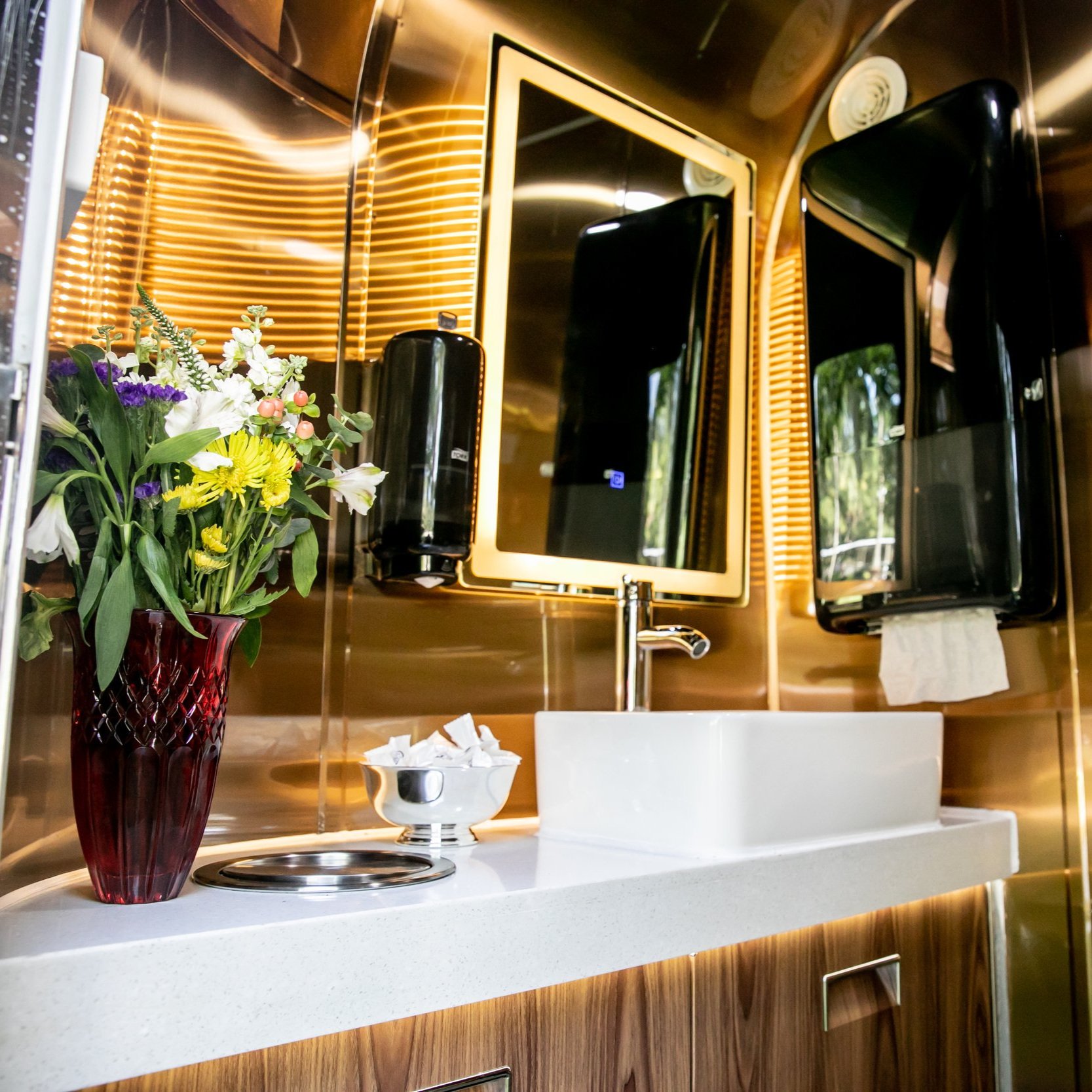 Gorgeous+Gold+Interior+on+Restrooms+for+Events.jpg