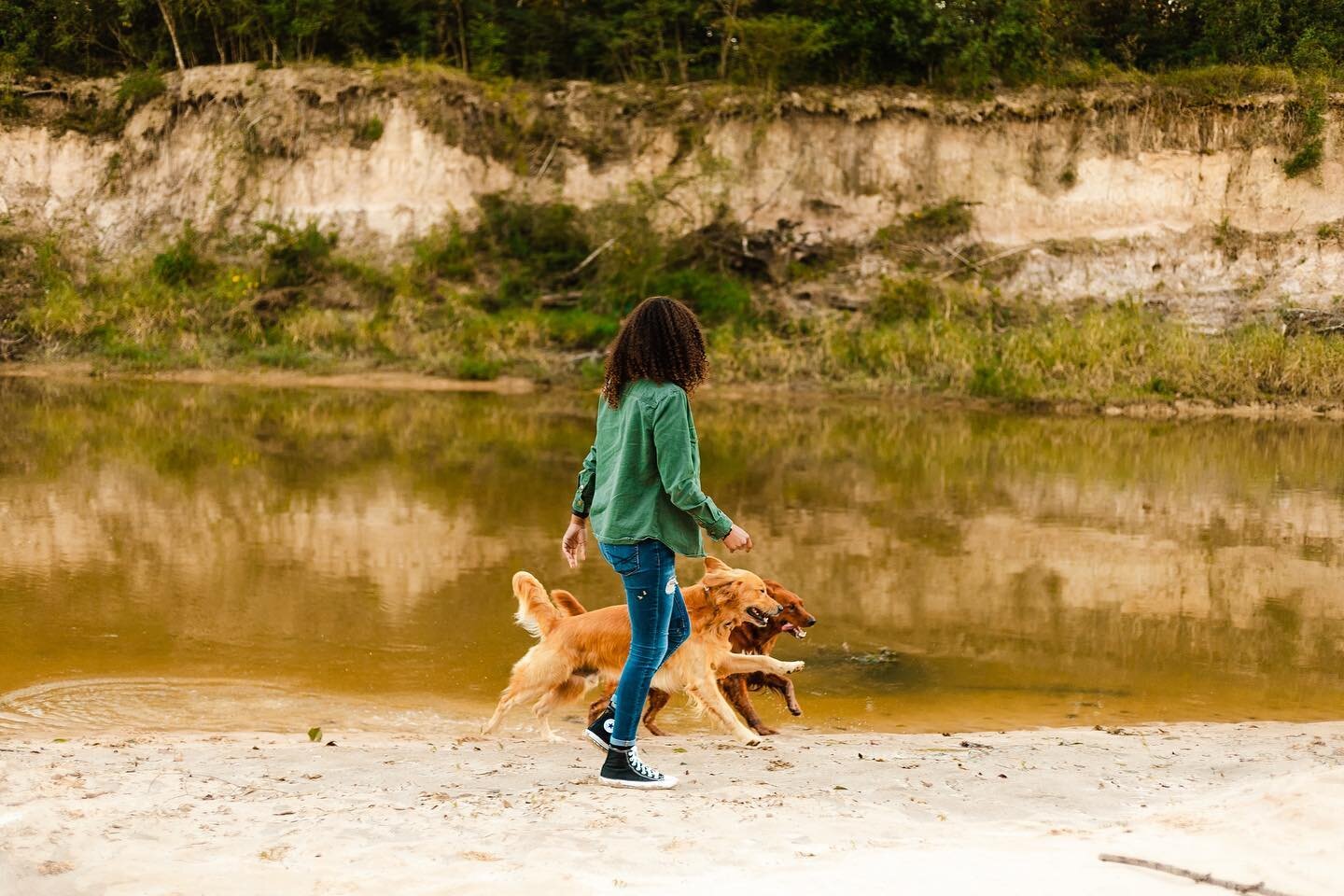 10 slides just isn&rsquo;t enough for these 3.

It&rsquo;s really crazy how life works. I met these 3 (and Bianca&rsquo;s sister) at a Splash Paws dock event. I&rsquo;ve taken photos of them many times at those events but we finally got to do a sessi