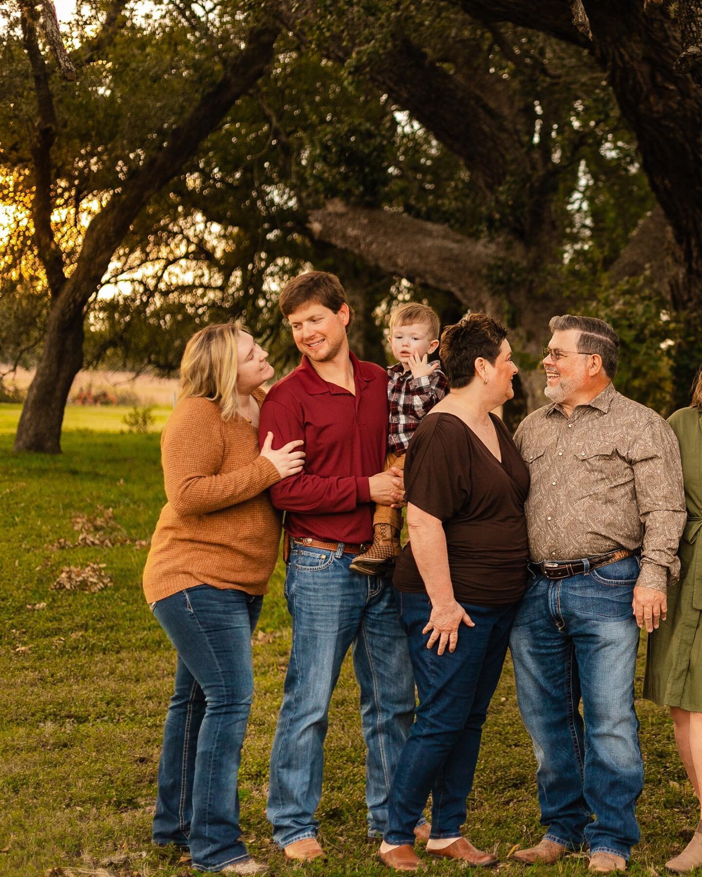 Matocha Family, you have my 🧡
This one was kind of a big deal. Doing a family shoot for another photographer who just so happens to be one of the greatest friends you&rsquo;ve come to make through this community is such an honor. I was wracked with 