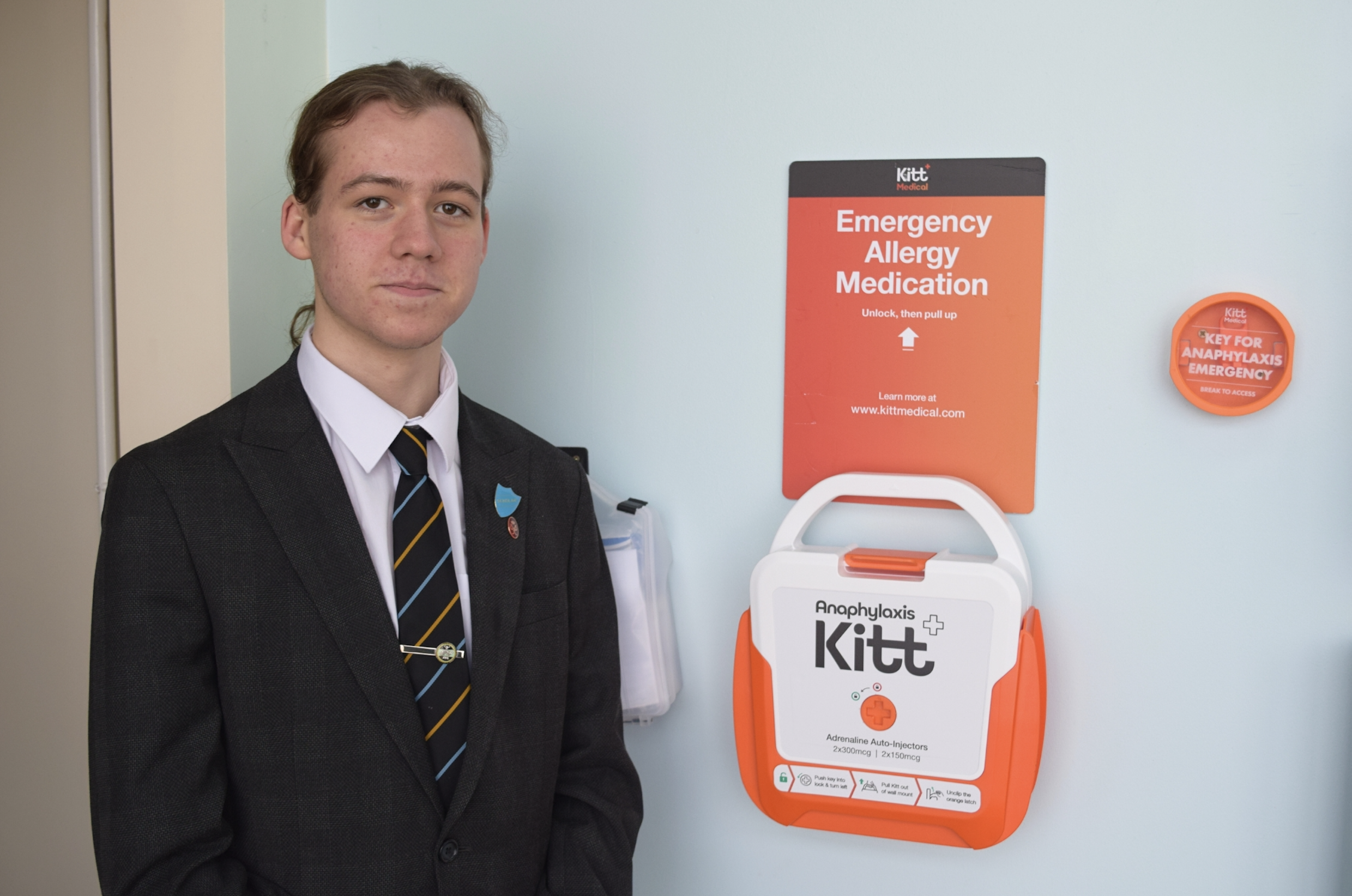 Teen’s life-threatening allergic reaction at school caused by an unknown substance, treated with adrenaline from Anaphylaxis Kitt
