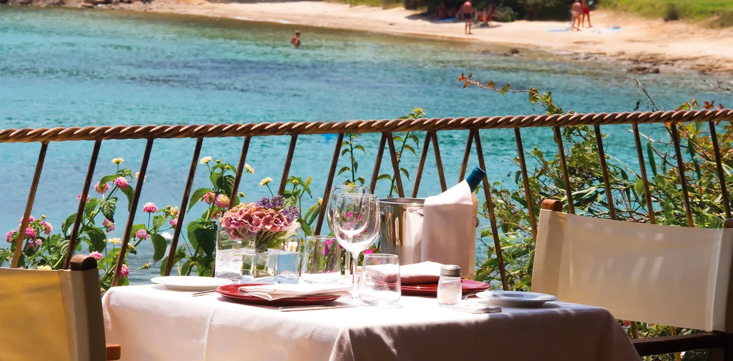 Luxury - yacht -restaurant reservations Porto Cervo, Fine dining Porto Cervo, Exclusive restaurant Porto Cervo, Porto Cervo restaurant booking service, Best restaurants Porto Cervo for yacht owners, Luxury restaurant booking Porto Cervo