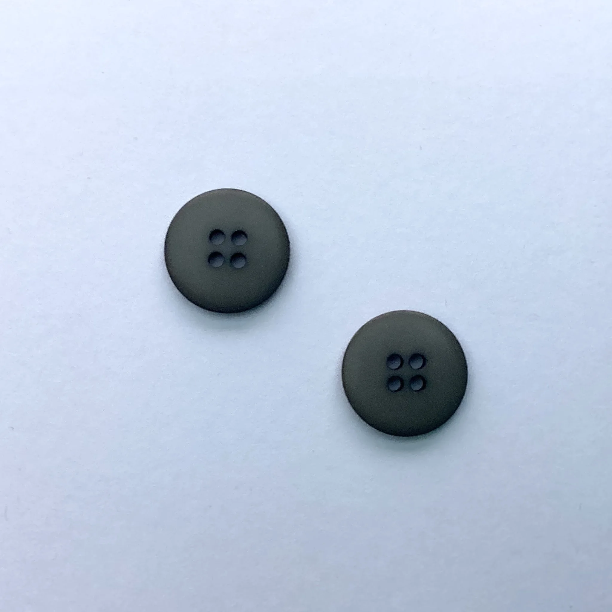 Grey Matte Flat Curved 4 Hole Button 32L