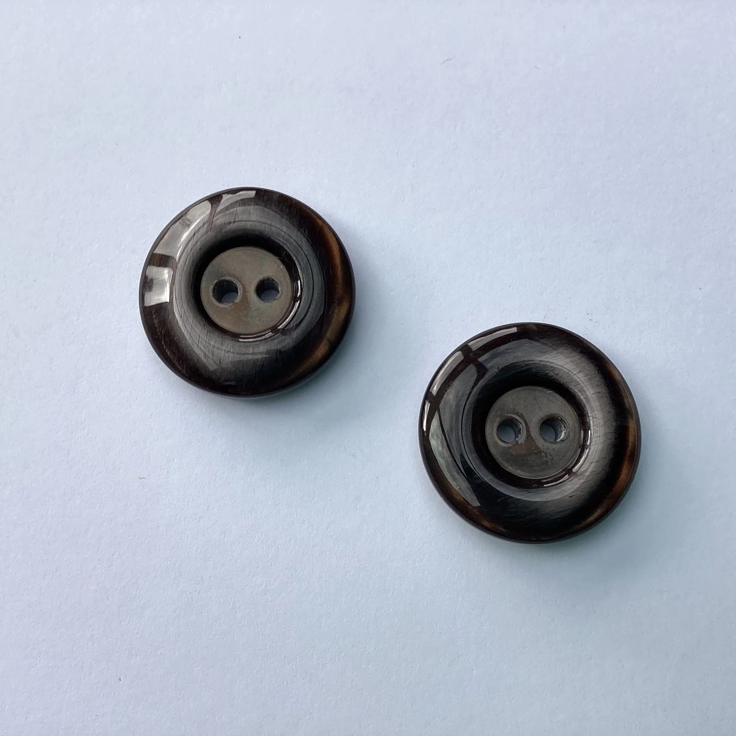 Mid Brown Misty Mockhorn effect 2 Hole Polished Chunky Button 48L