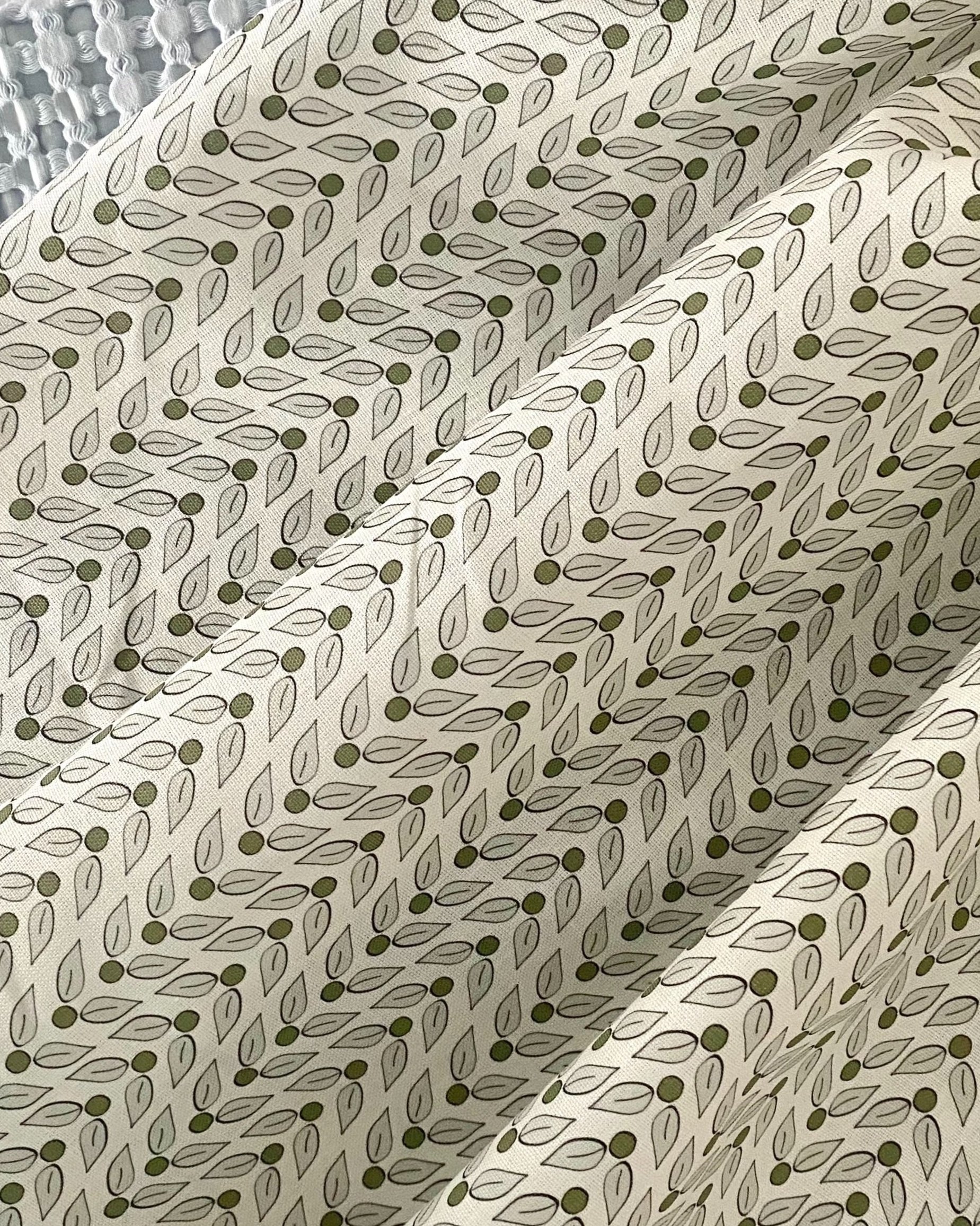 laurel lines on linen